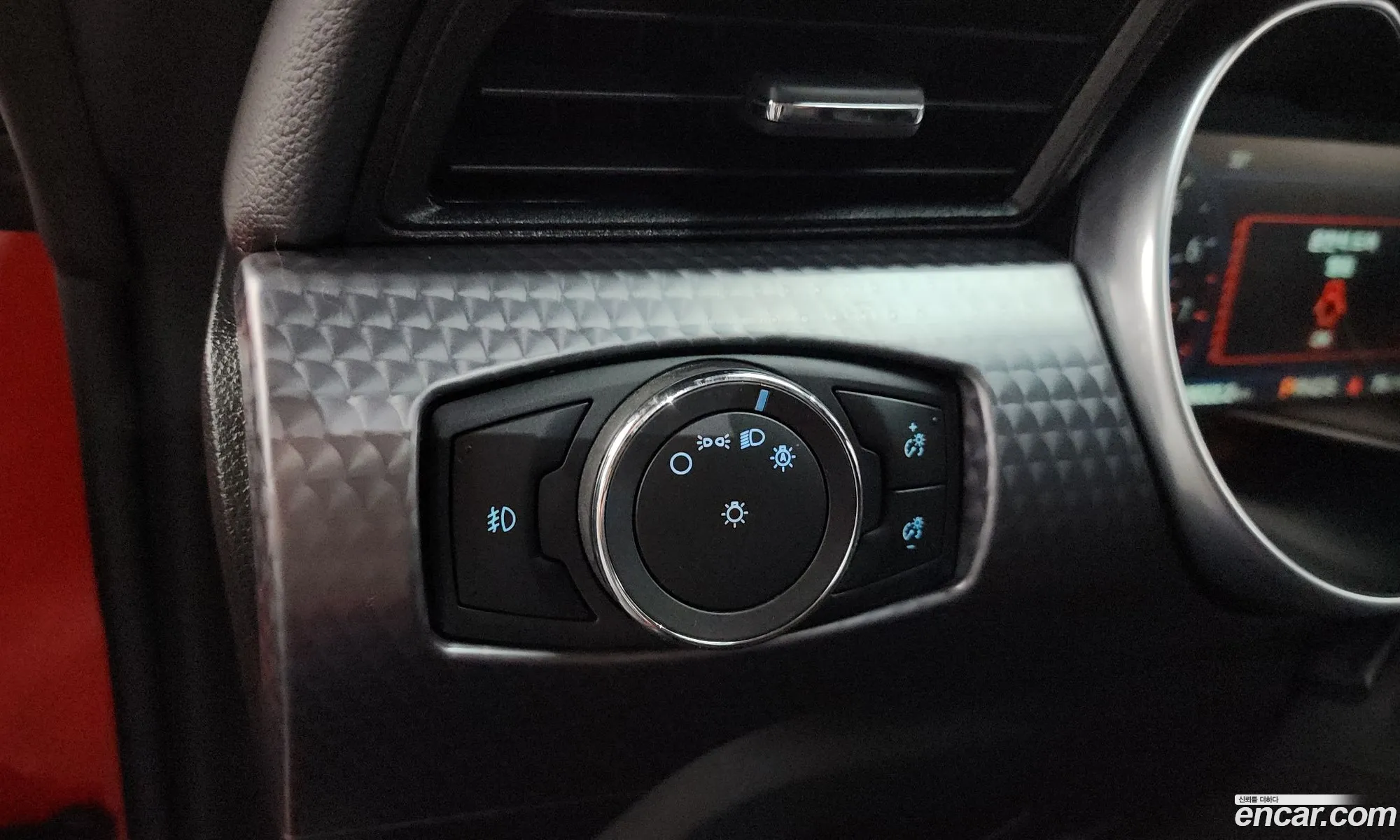 Ford Mustang 2019 1FA6P8TH2K5137801 — 5