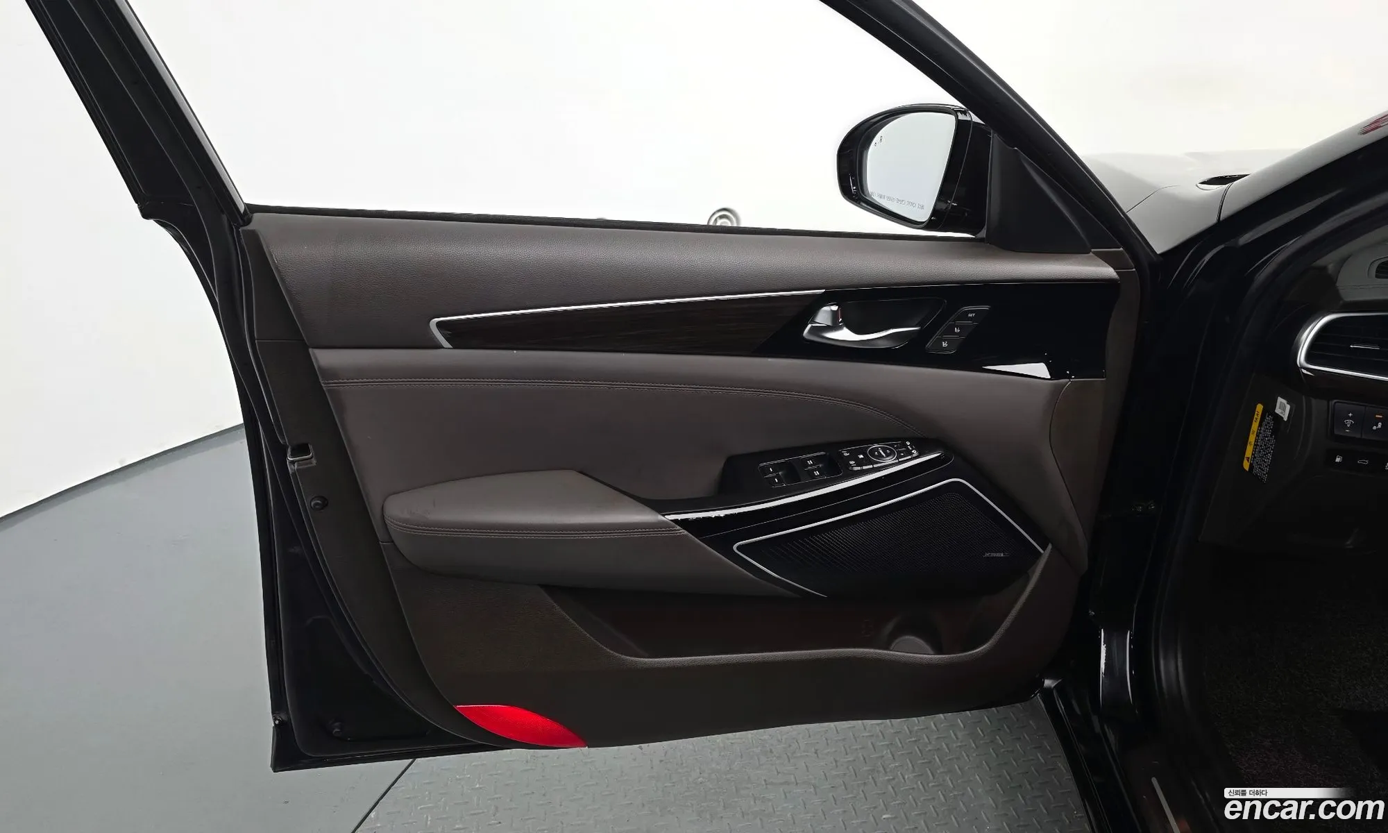Kia K7 Hybrid 2019 — 28