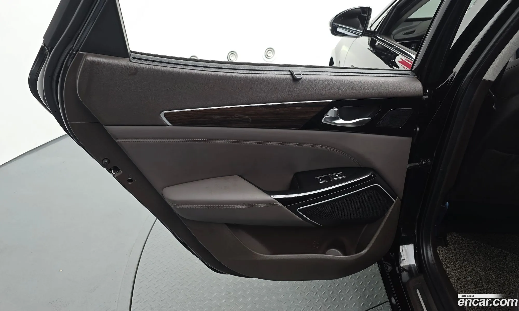Kia K7 Hybrid 2019 — 32