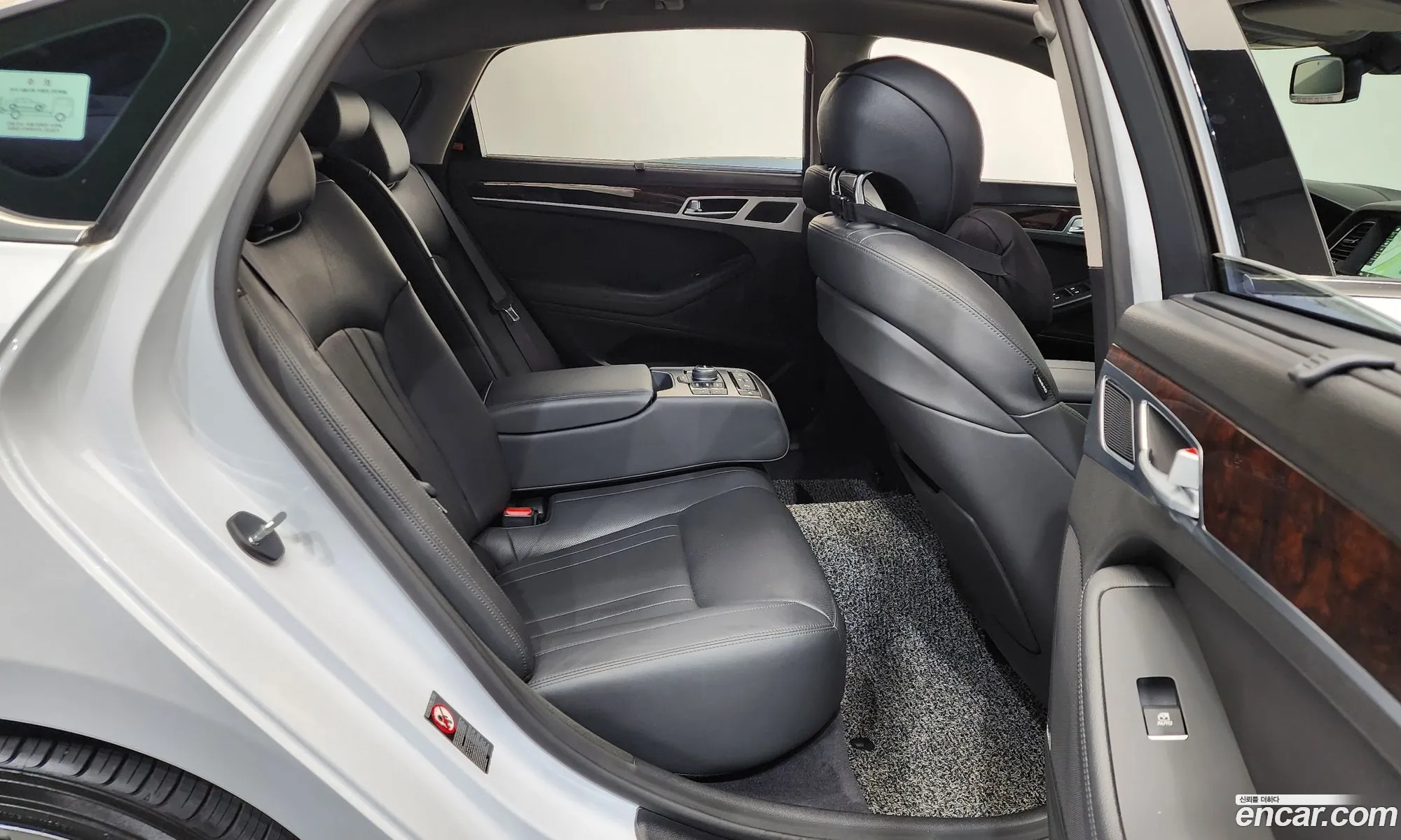 Hyundai Genesis DH 2016 — 18
