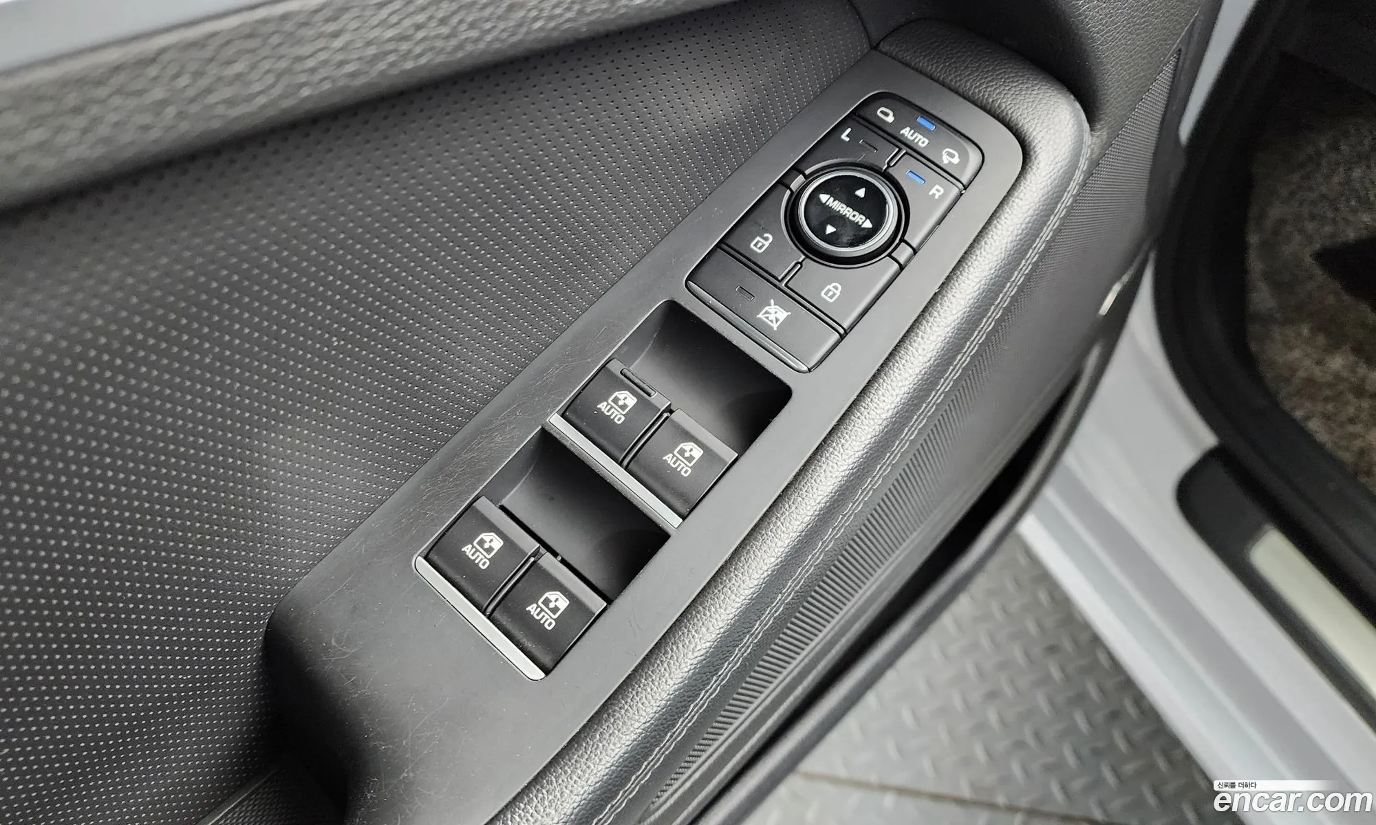 Hyundai Genesis DH 2016 — 12