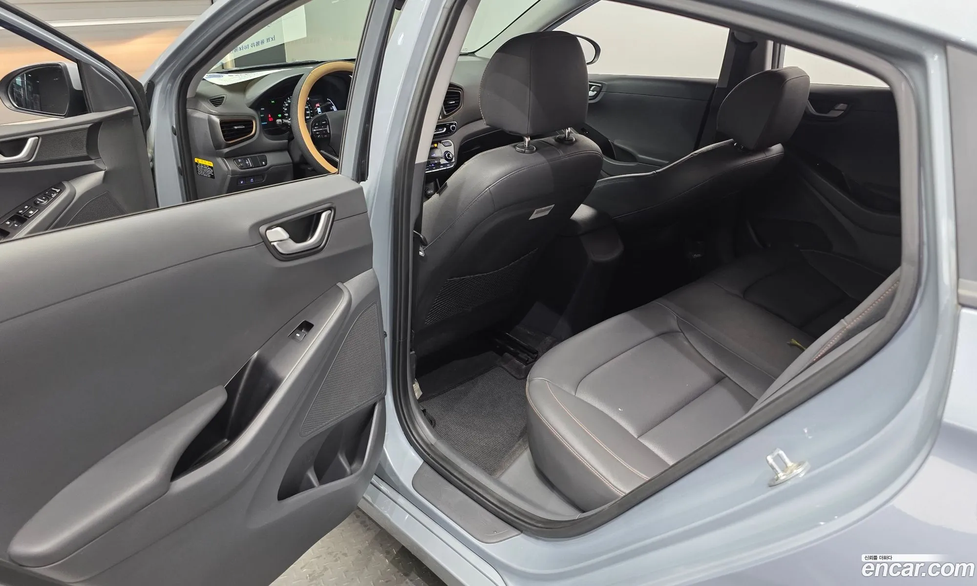 Hyundai Ioniq Electric 2016 — 12