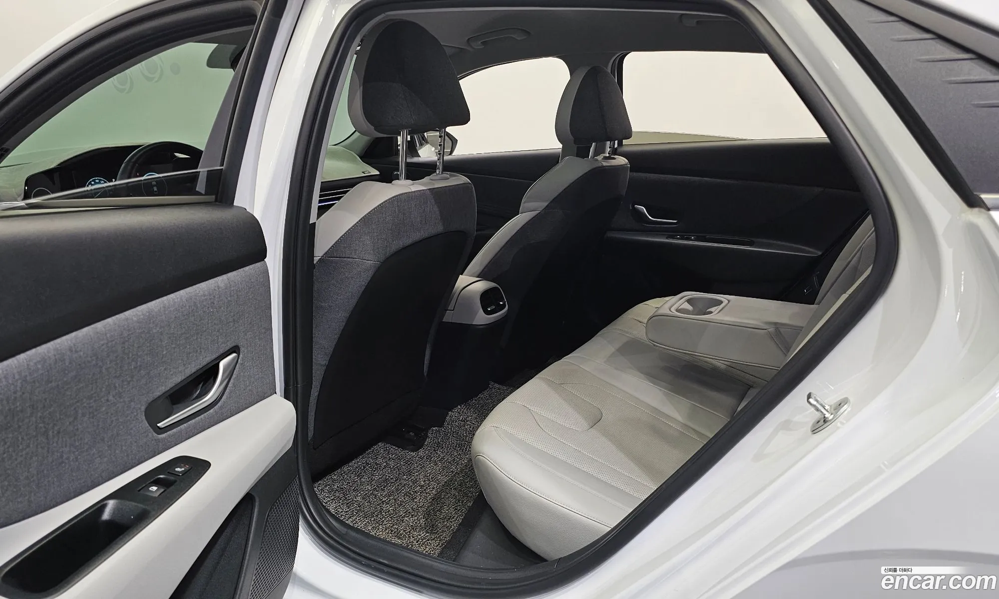 Hyundai Elantra 2022 — 27
