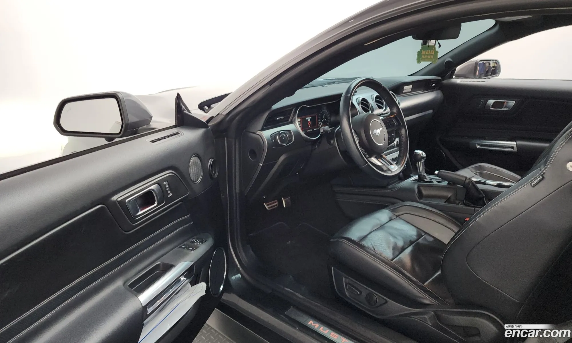 Ford Mustang 2021 — 17