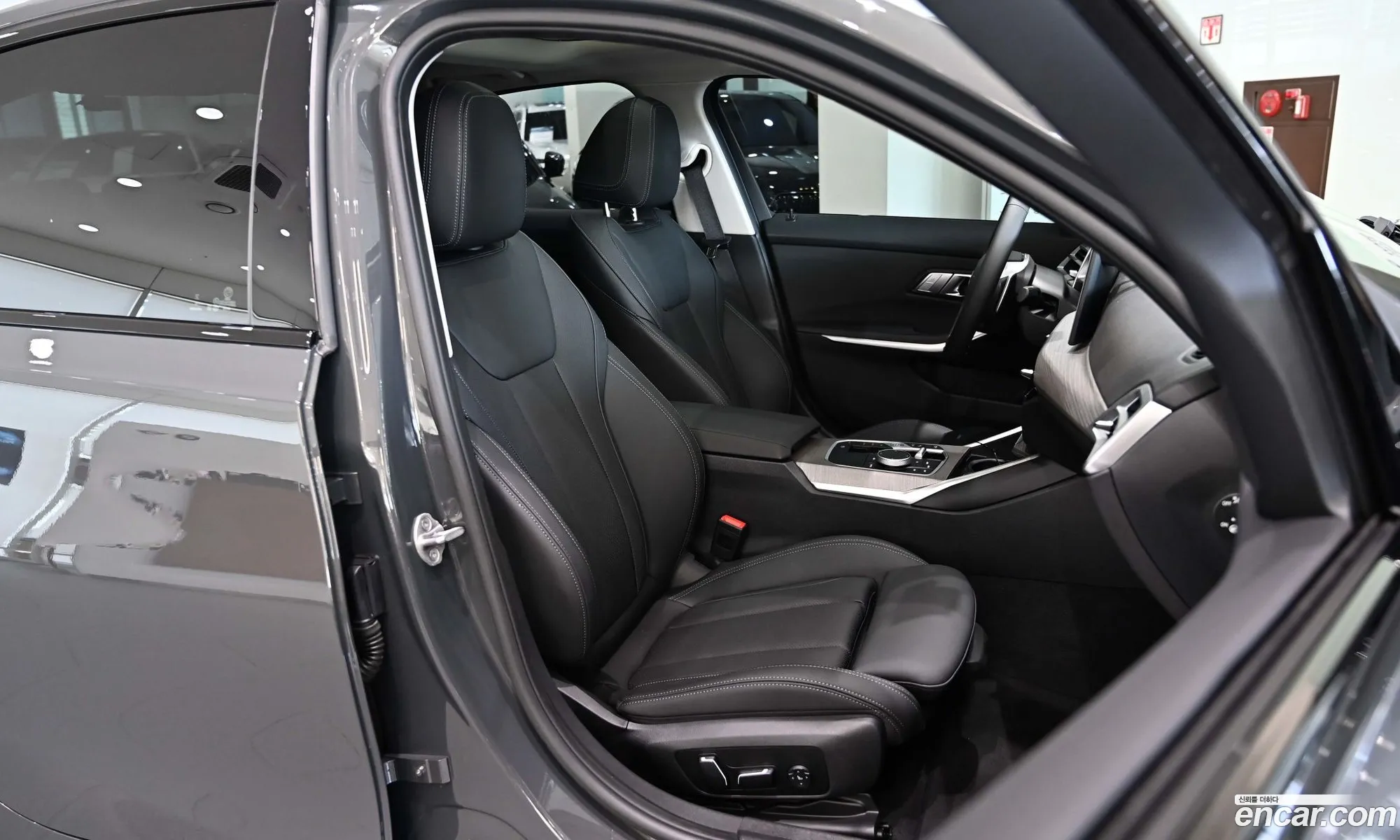 BMW 3 Series 2025 — 3