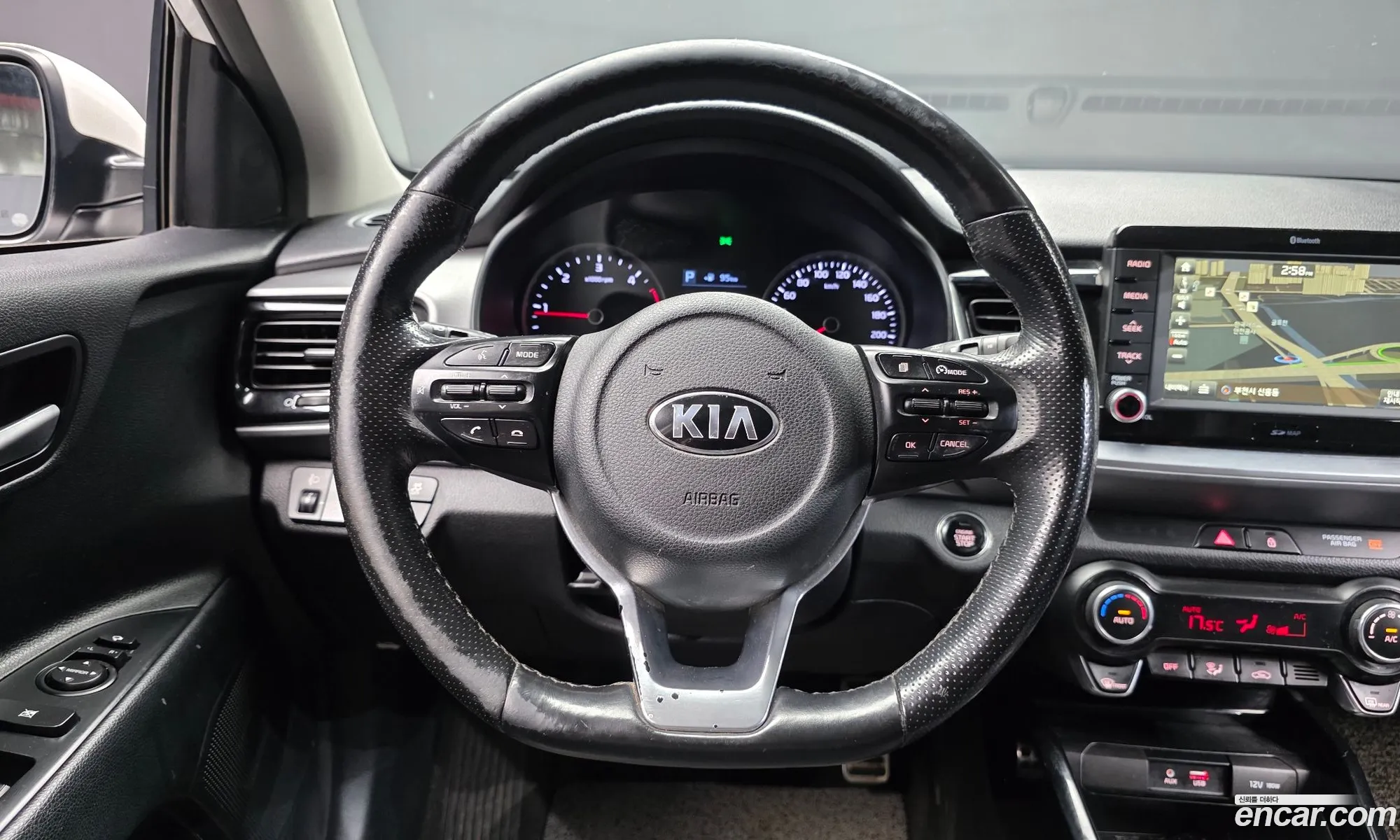 Kia Stonic 2018 KNADE815GJS118570 — 10