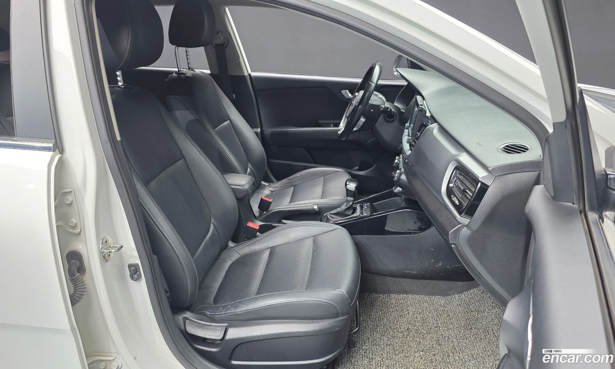 Kia Stonic 2018 KNADE815GJS118570 — 6