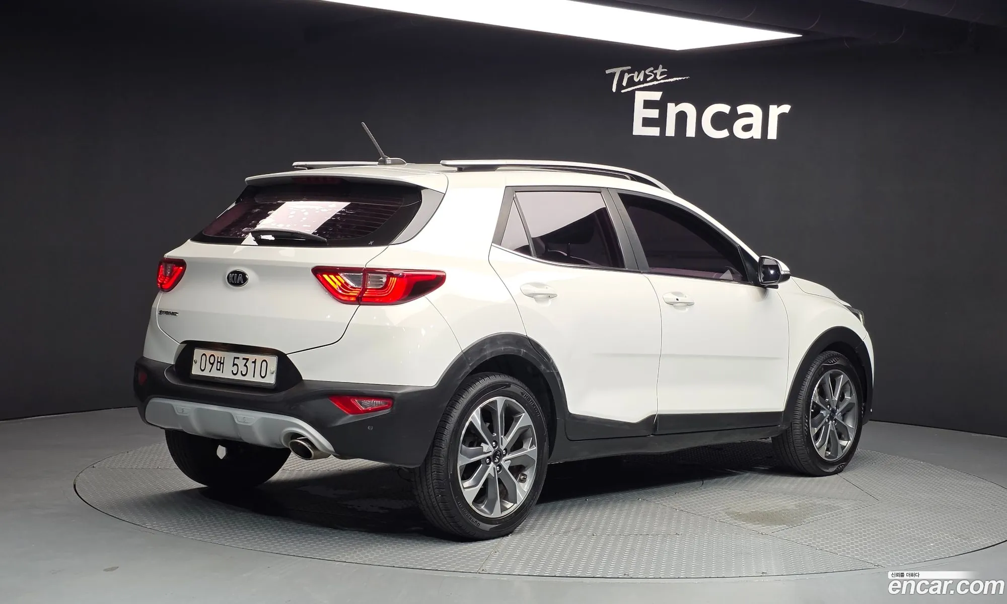 Kia Stonic 2018 KNADE815GJS118570 — 2