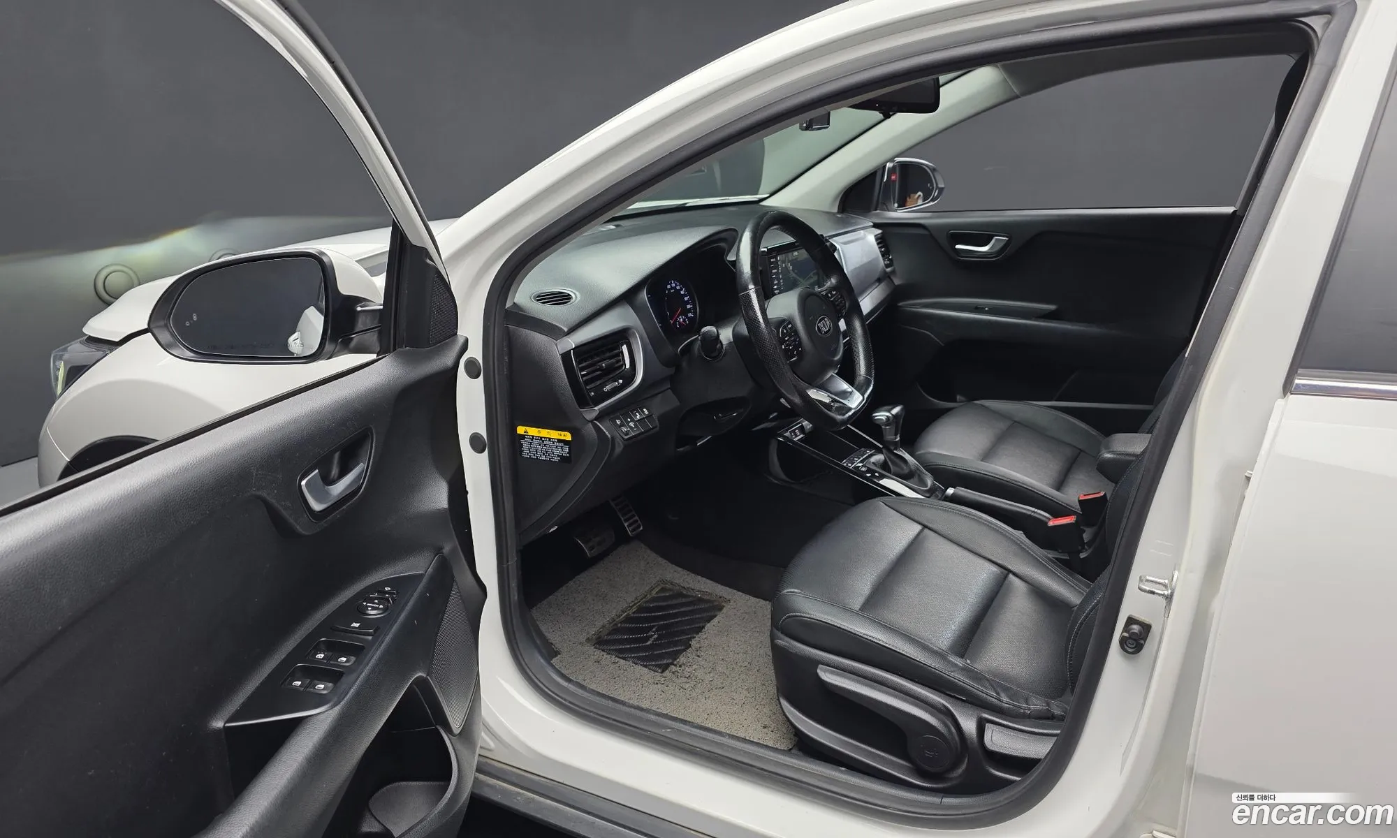 Kia Stonic 2018 KNADE815GJS118570 — 18