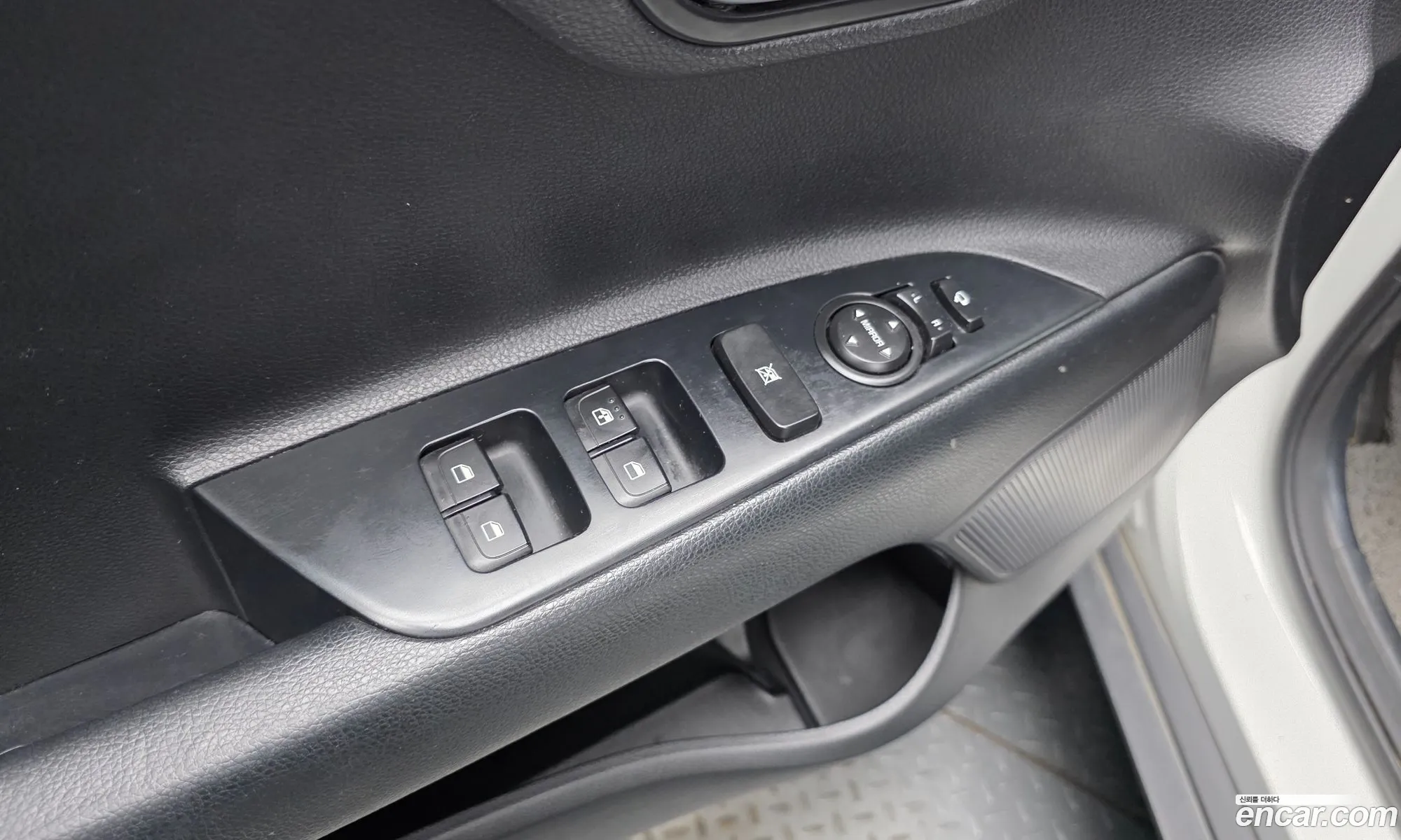Kia Stonic 2018 KNADE815GJS118570 — 14