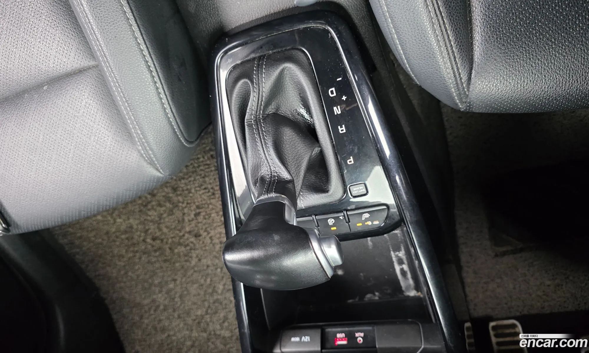 Kia Stonic 2018 KNADE815GJS118570 — 12