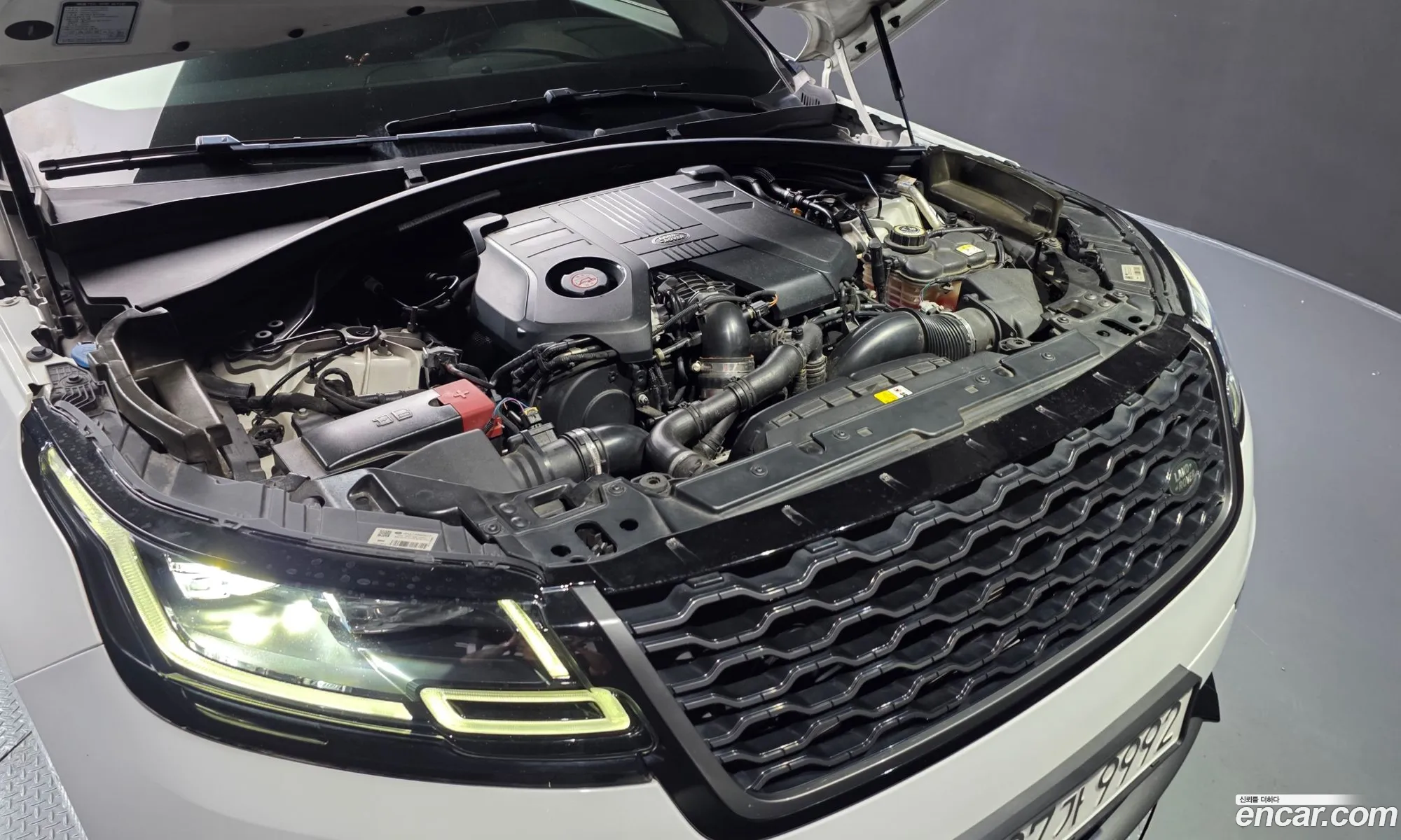 Land Rover Range Rover Velar 2017 — 17