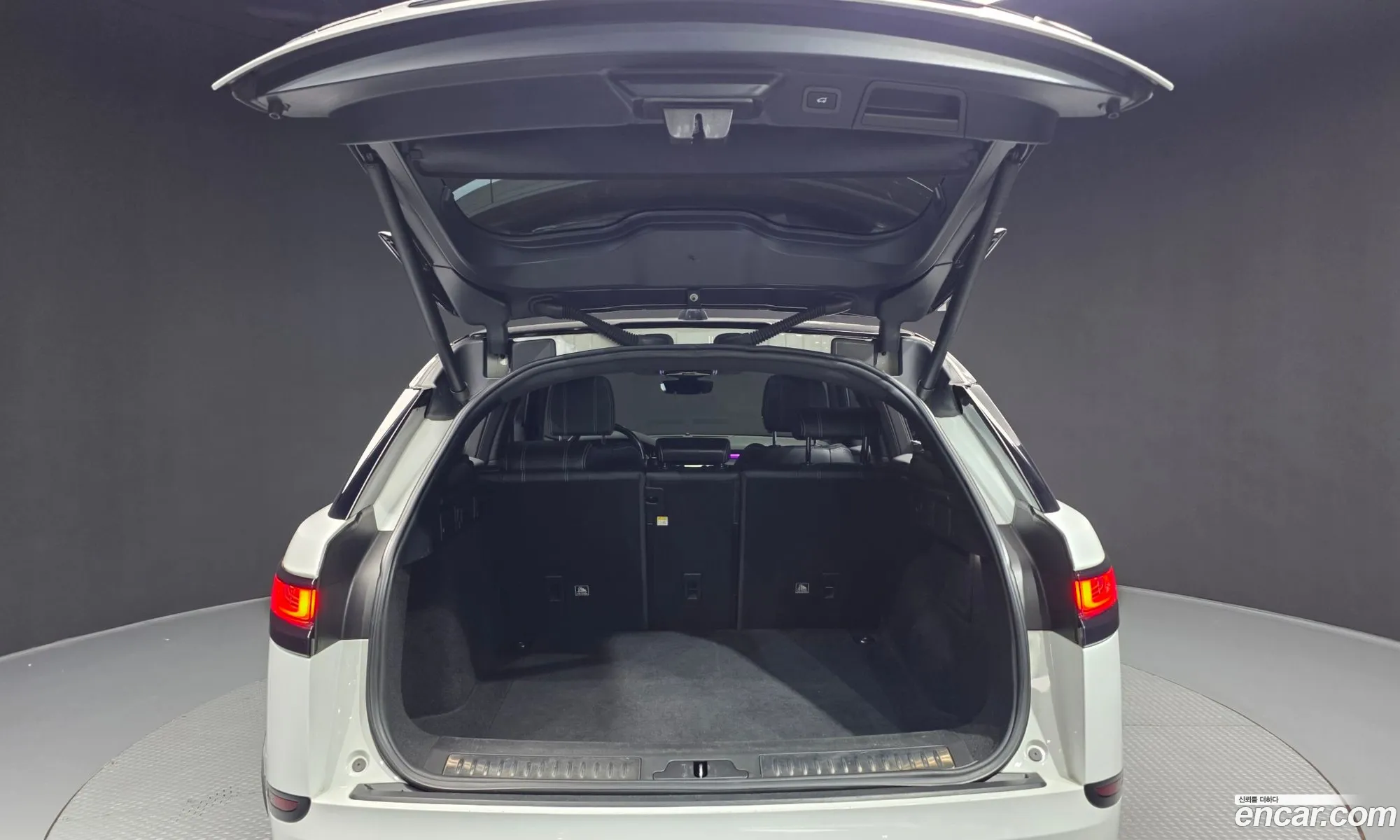 Land Rover Range Rover Velar 2017 — 18