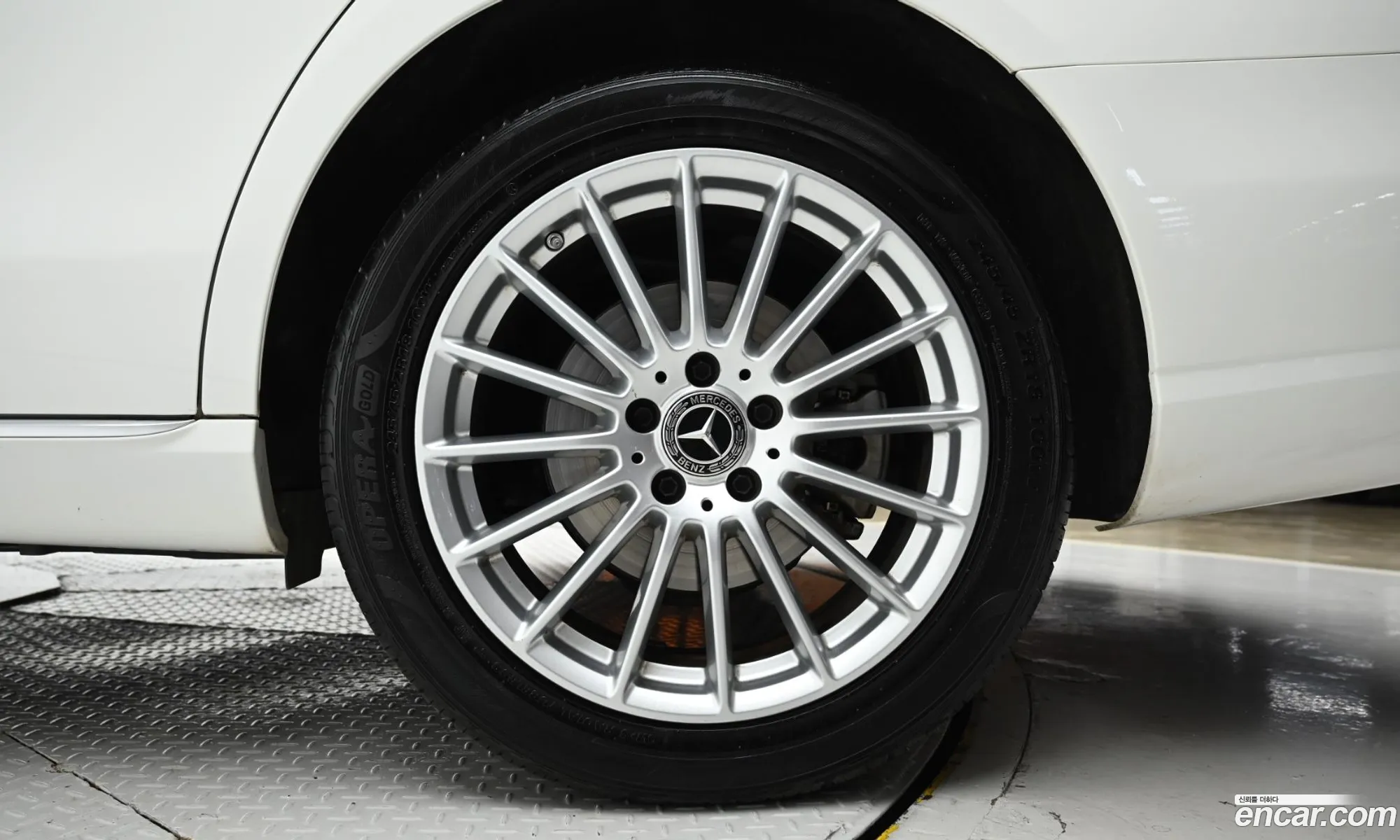 Mercedes-Benz E-Class W213 2023 — 17