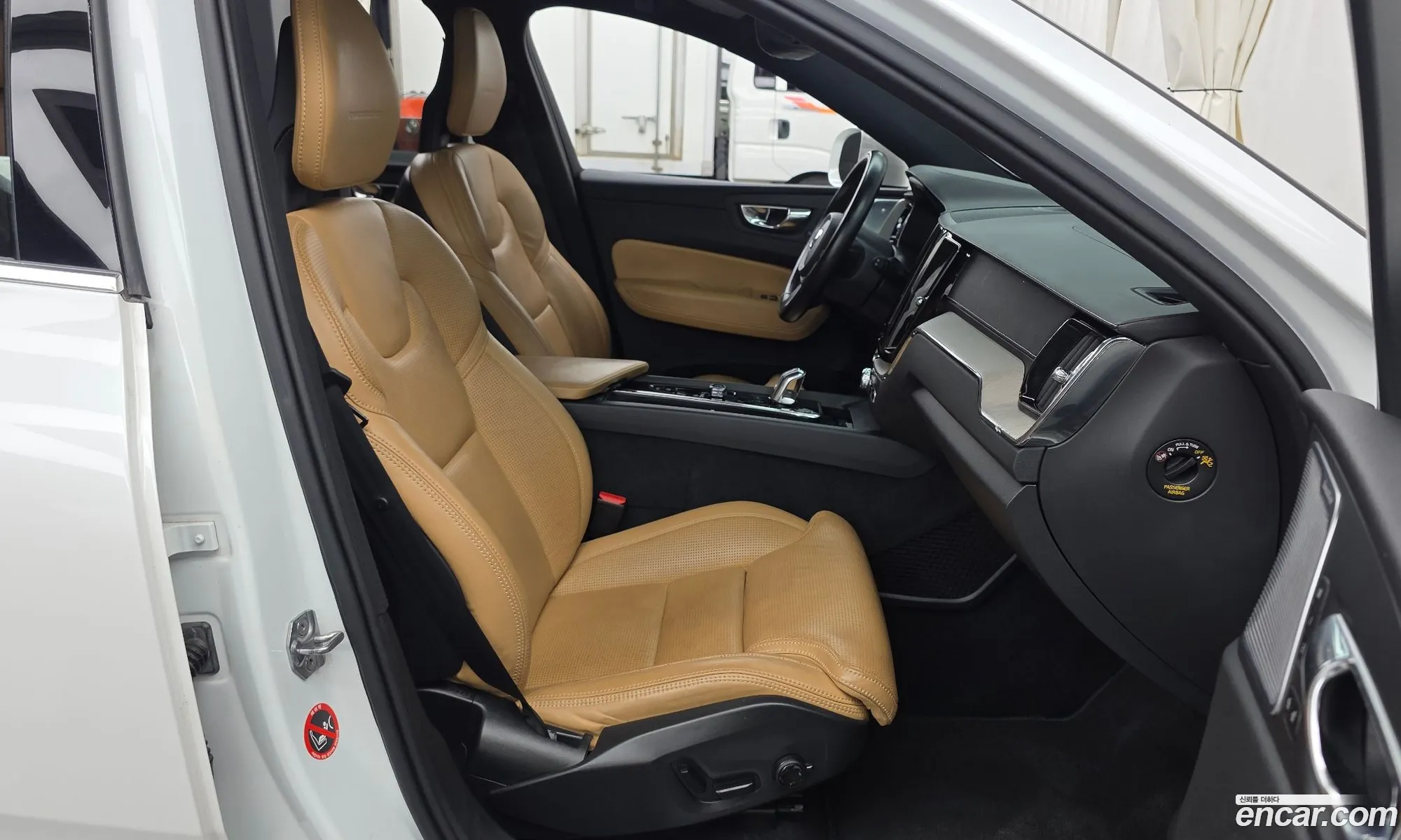 Volvo XC60 2018 — 19