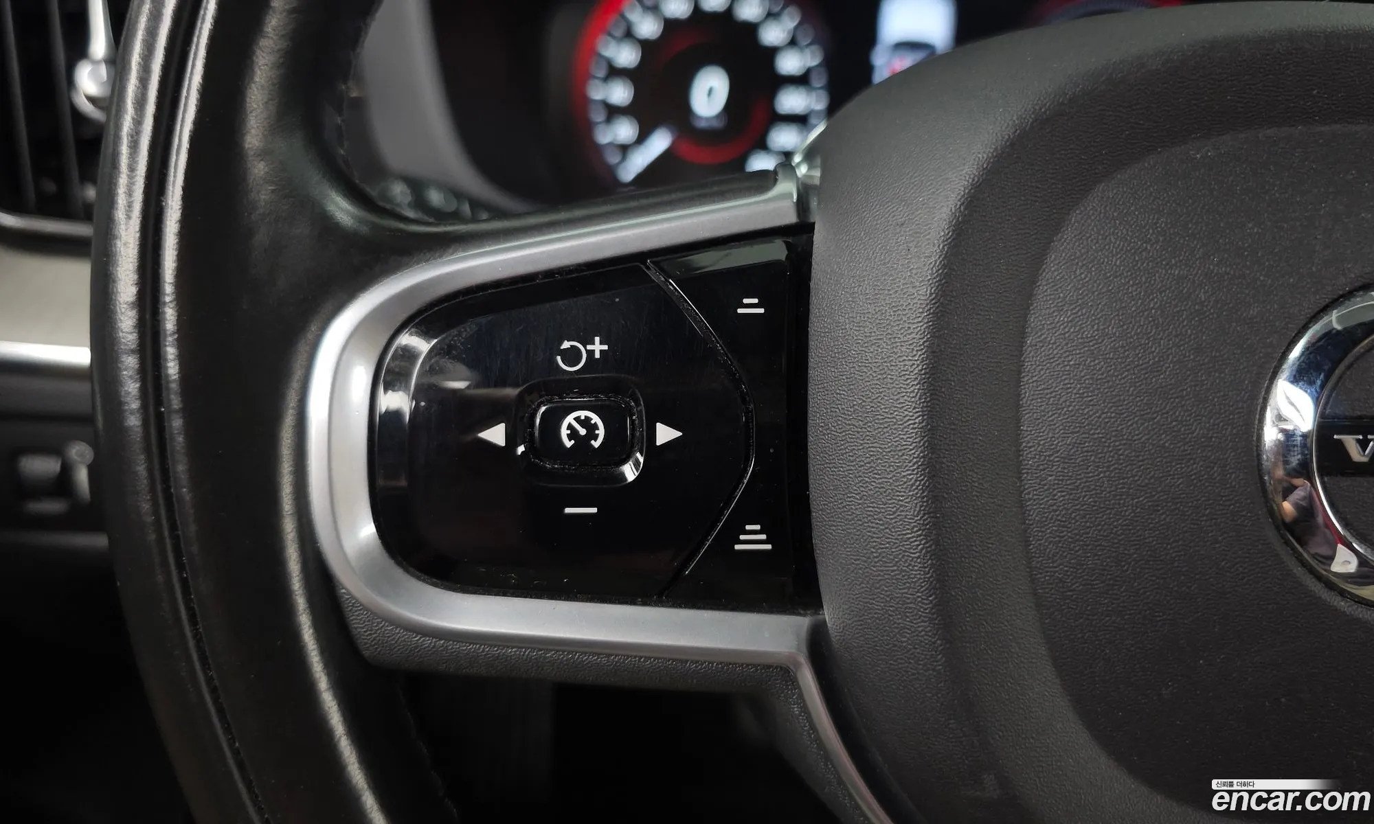 Volvo XC60 2018 — 33