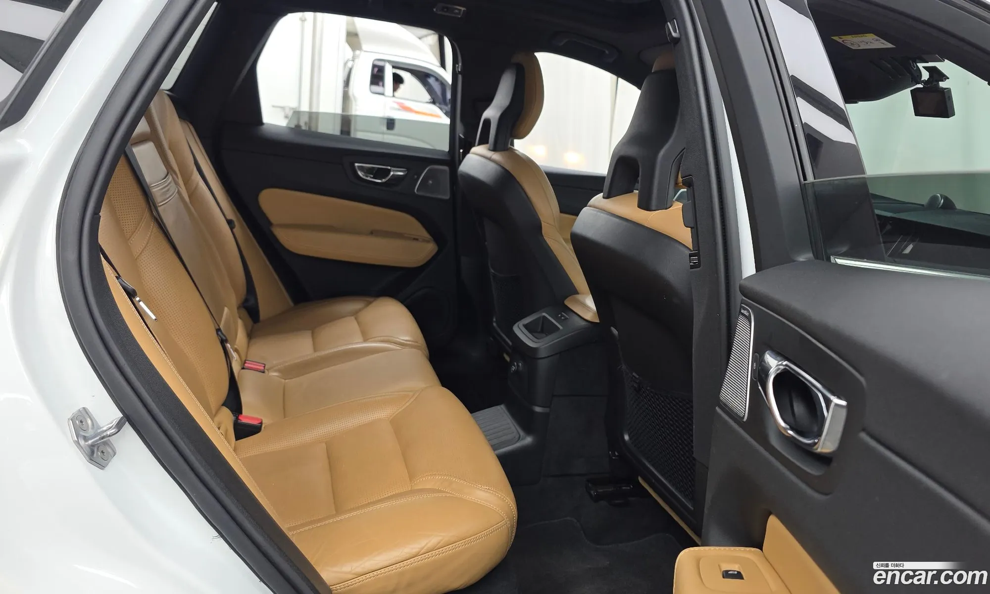 Volvo XC60 2018 — 26