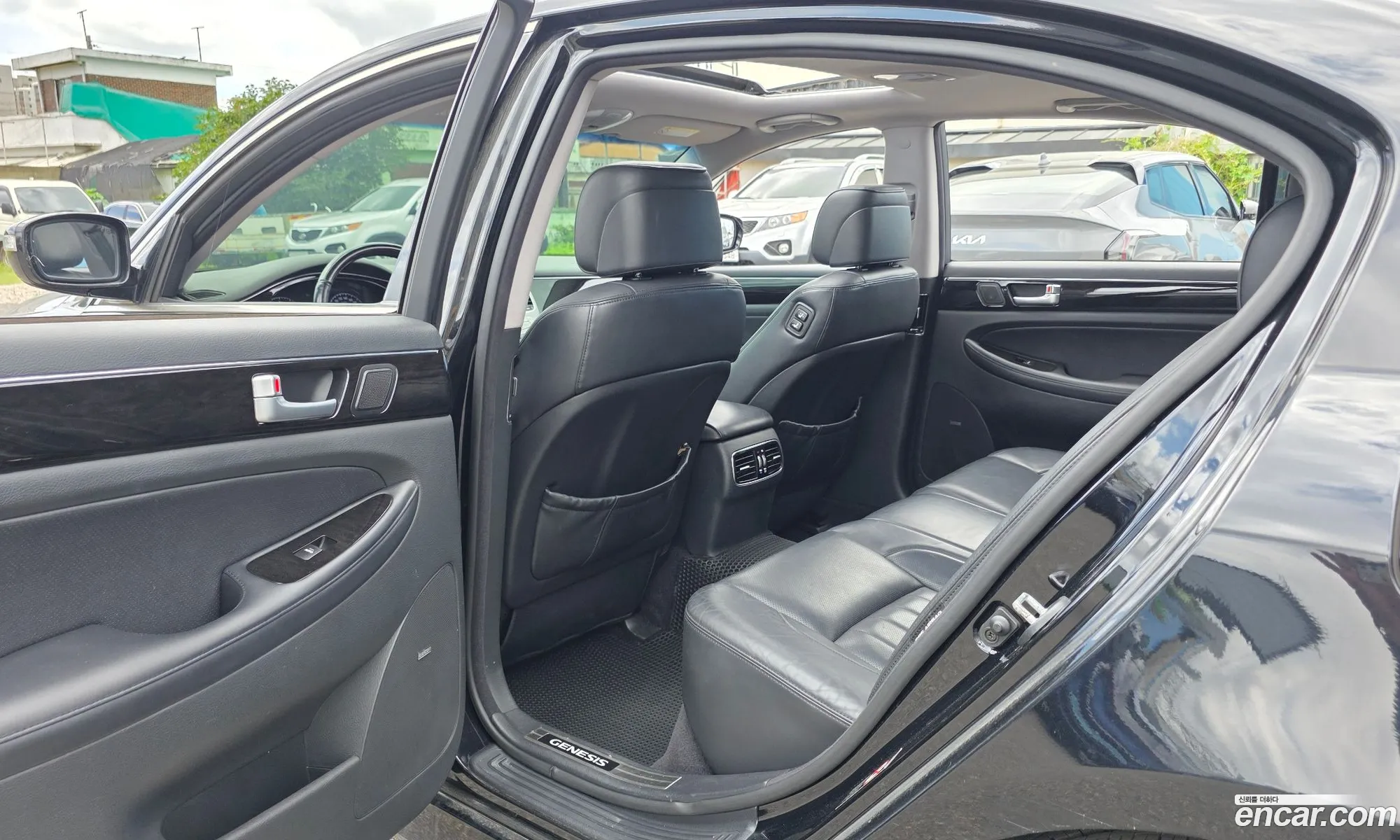 Hyundai Genesis 2011 KMHGC41DBCU157932 — 23