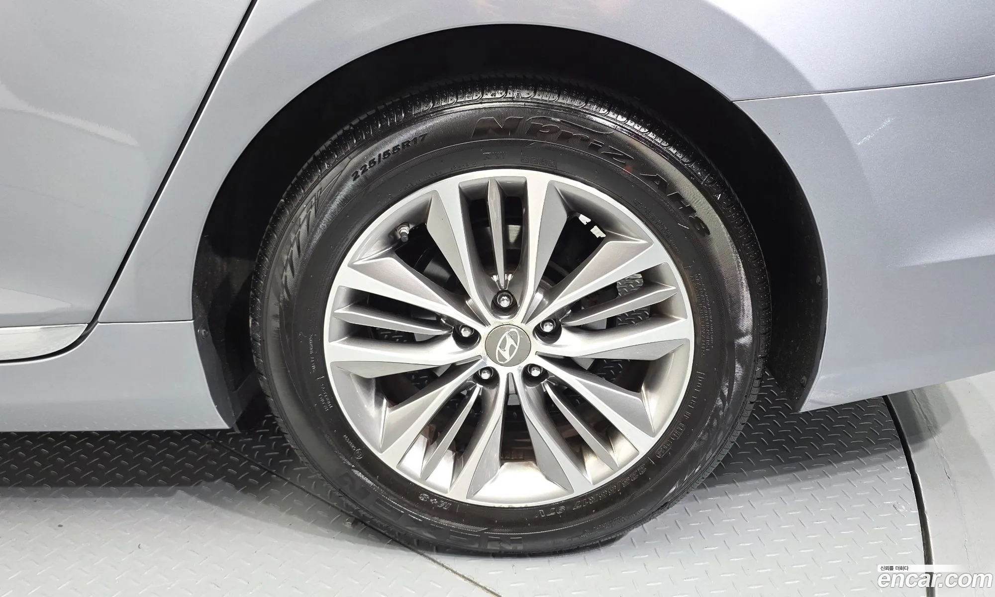 Hyundai Grandeur HG 2014 — 17