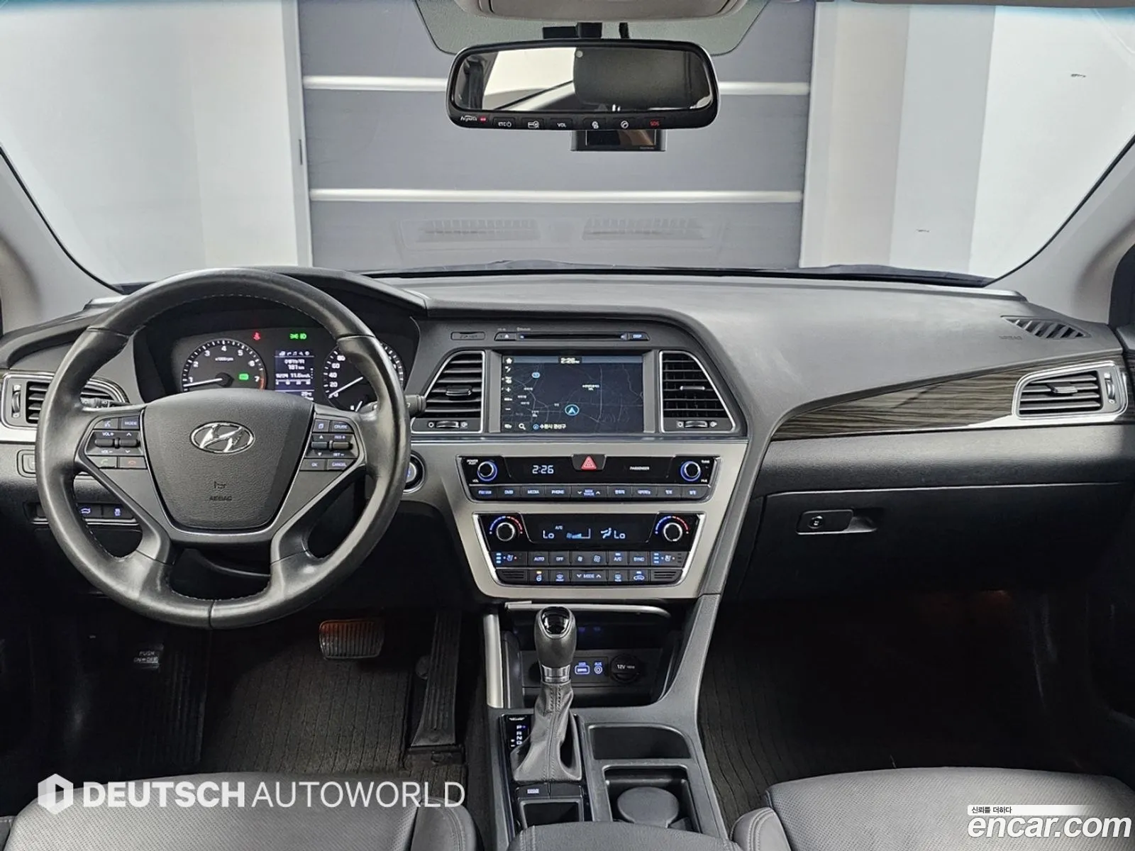 Hyundai LF Sonata 2015 — 14