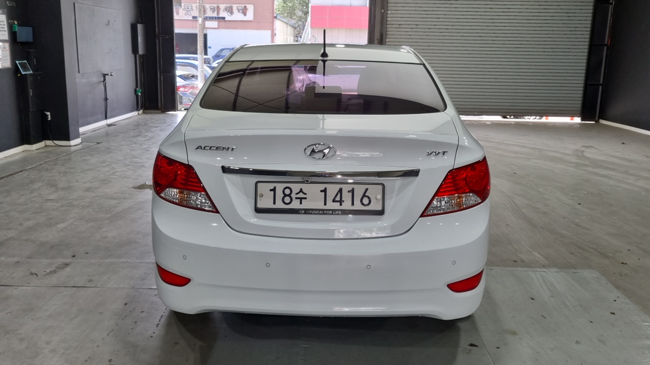 Hyundai Accent 2013 — 10