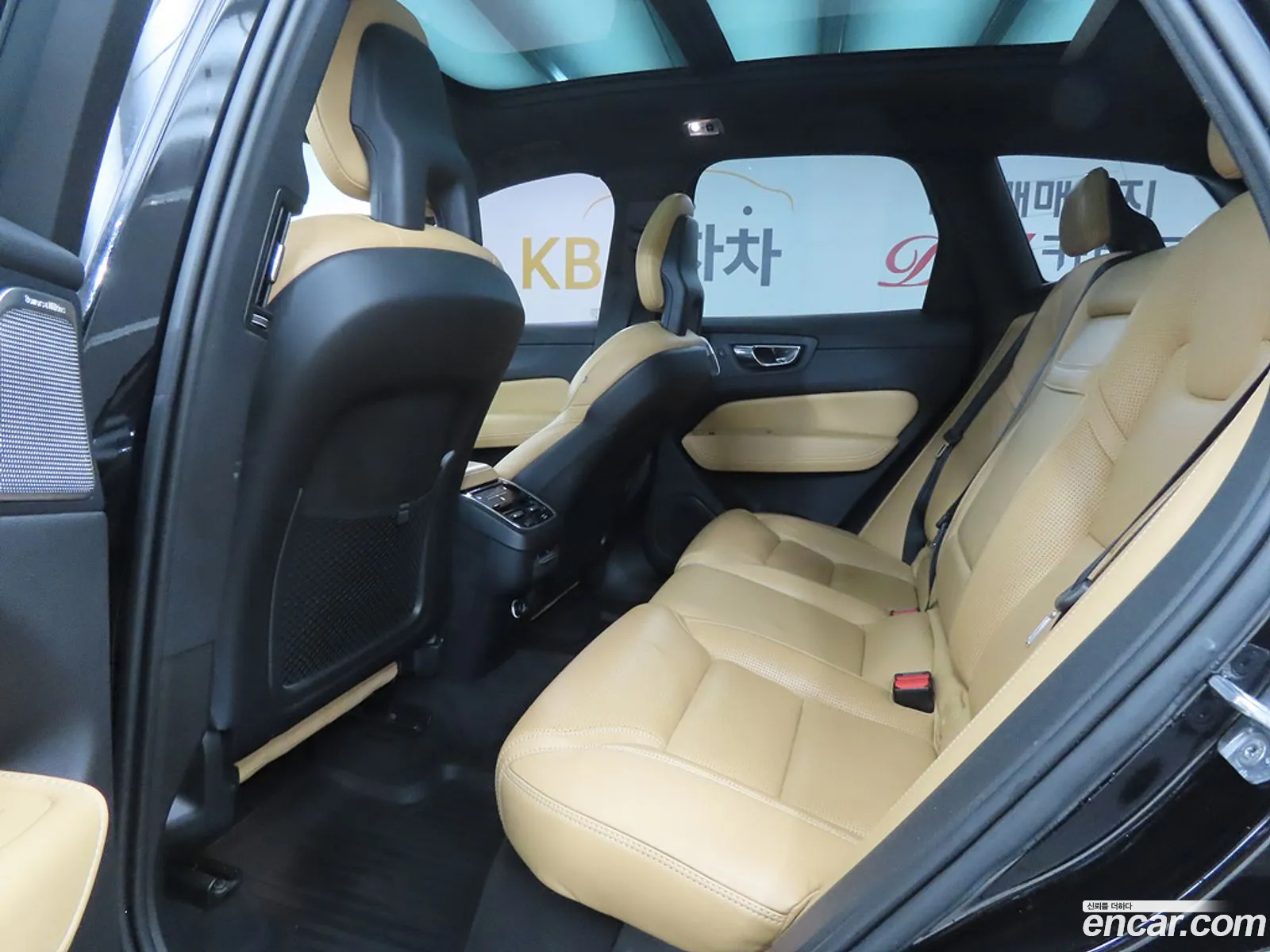 Volvo XC60 2017 — 2