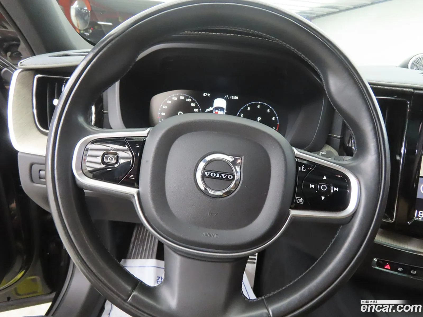 Volvo XC60 2017 — 10