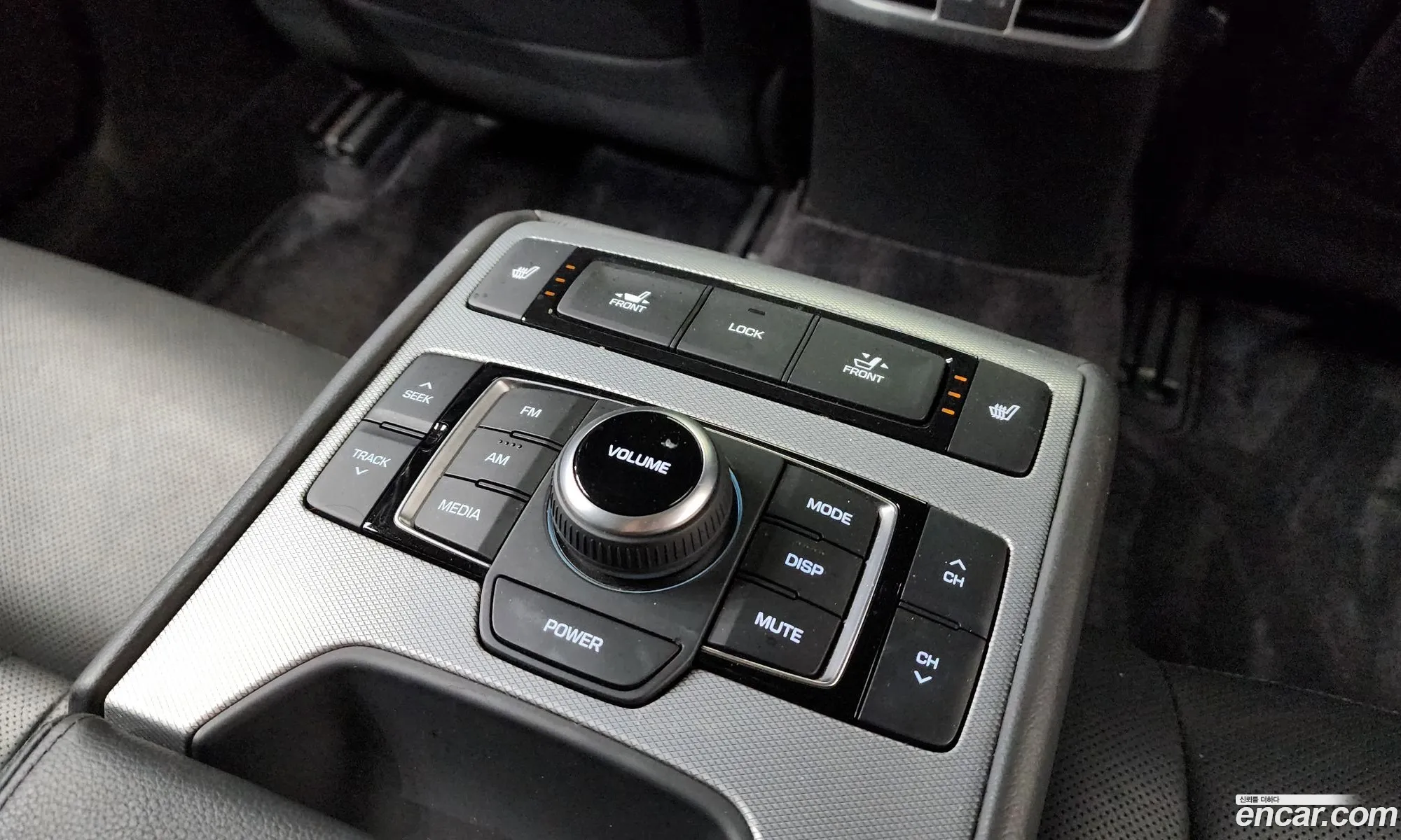 Genesis G80 2017 KMHGL41DDJU259627 — 5