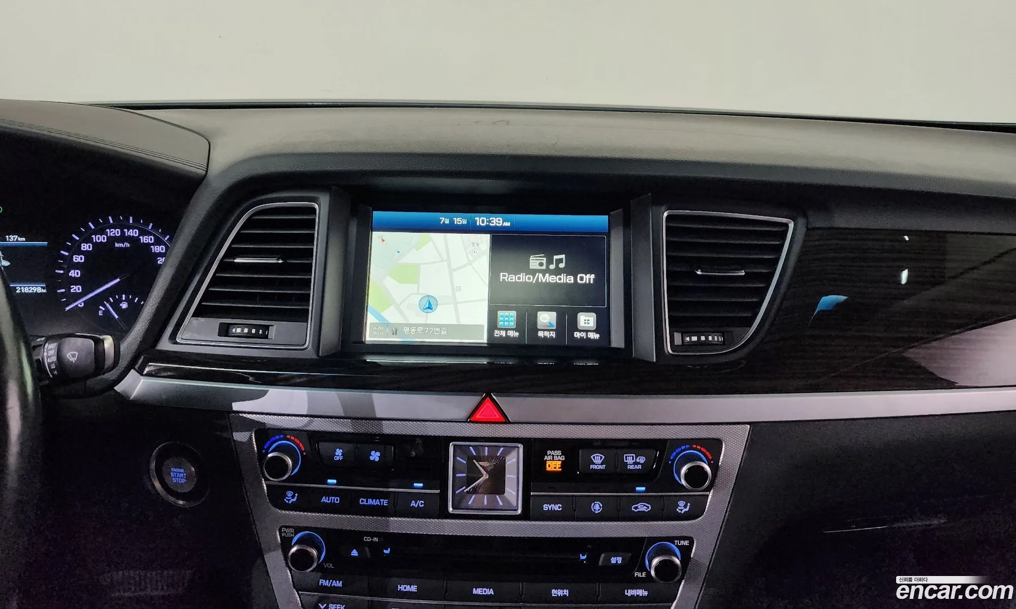 Genesis G80 2017 KMHGL41DDJU259627 — 2