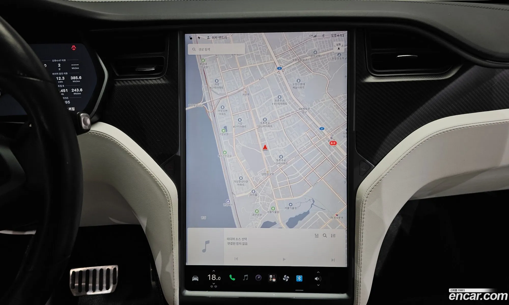 Tesla Model X 2018 5YJXCAE28JF133906 — 13
