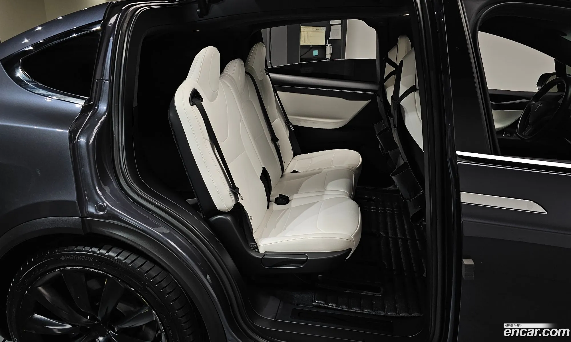 Tesla Model X 2018 5YJXCAE28JF133906 — 9