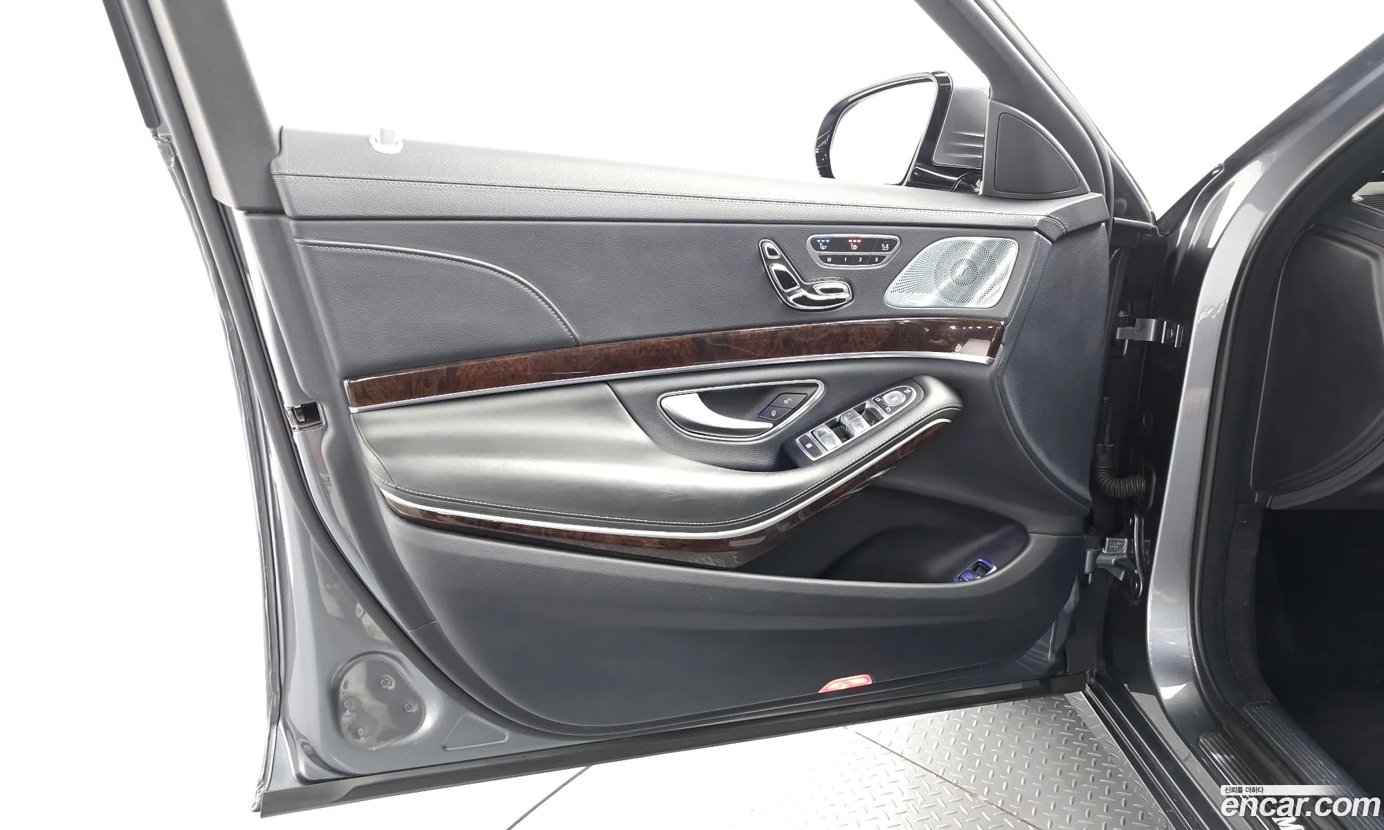 Mercedes-Benz S-Class W222 2020 — 32
