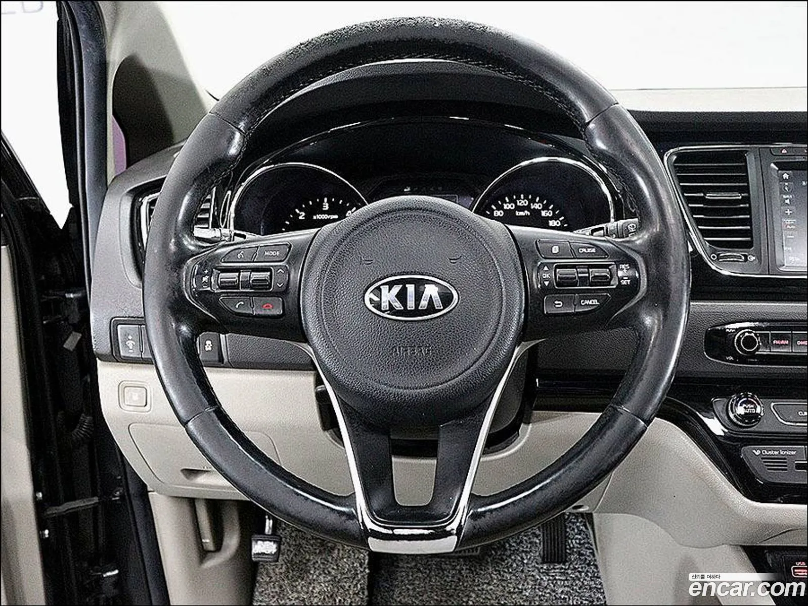 Kia Carnival 2017 — 17