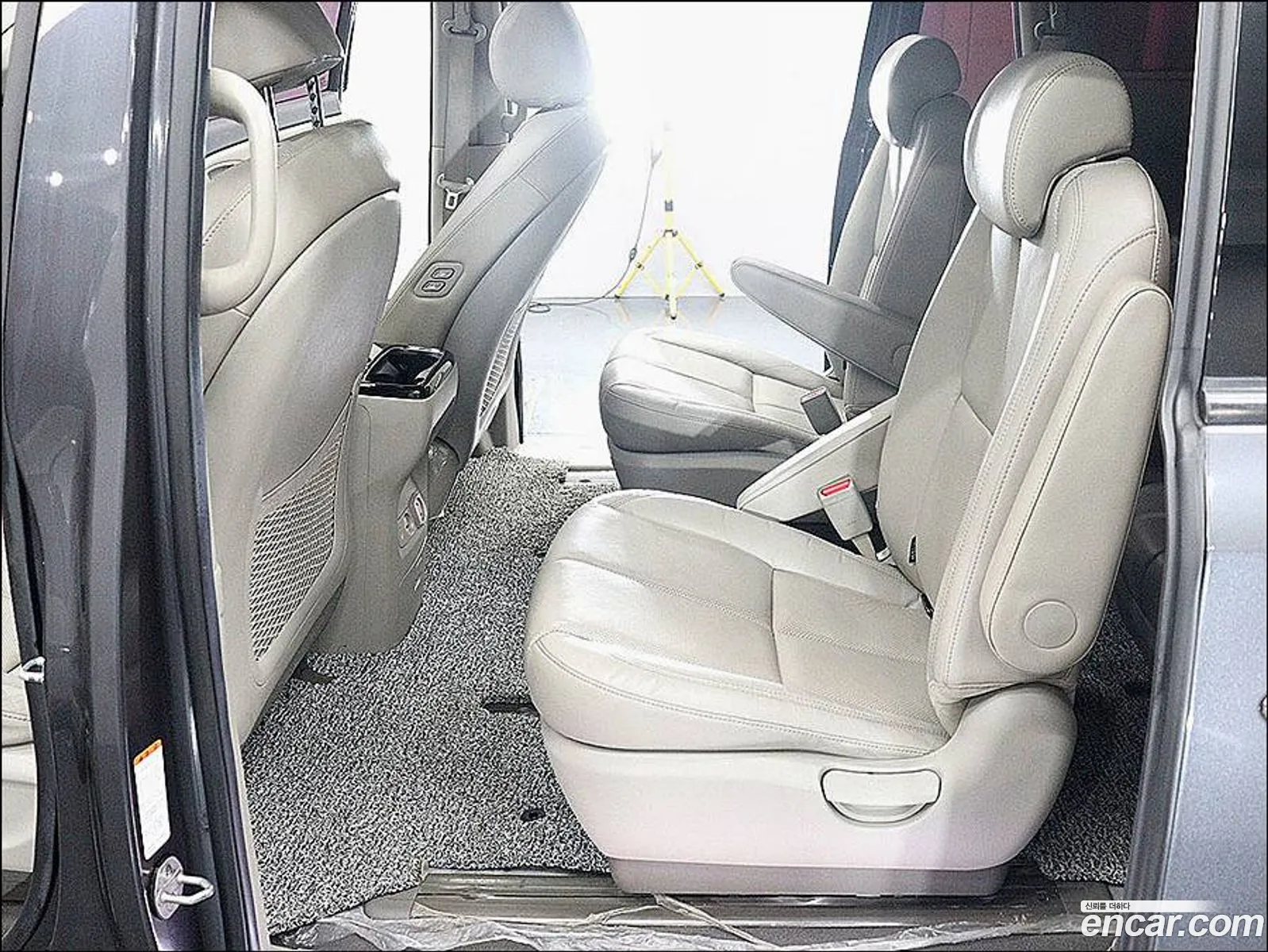 Kia Carnival 2017 — 14