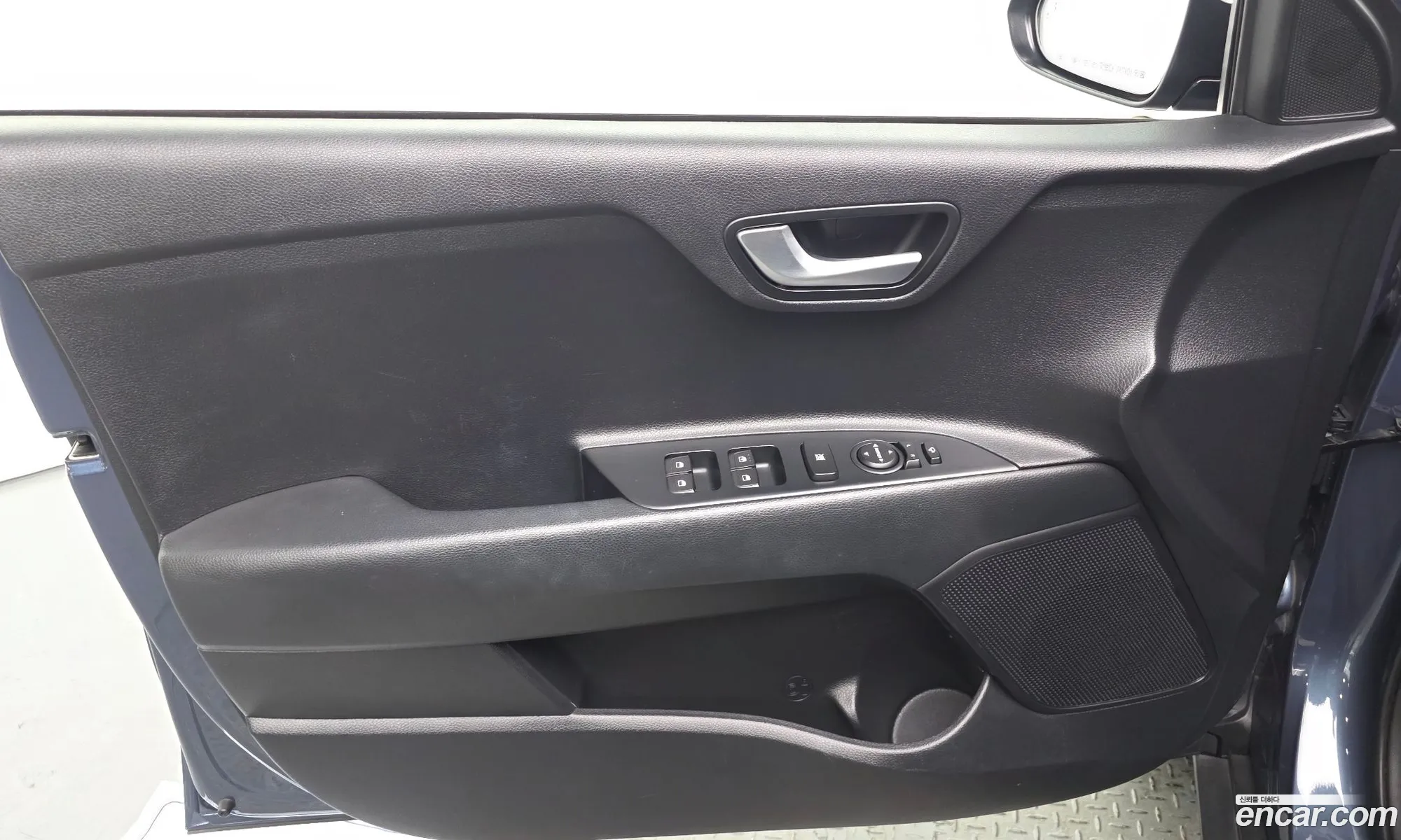 Kia Stonic 2018 KNADD814BJS137864 — 5