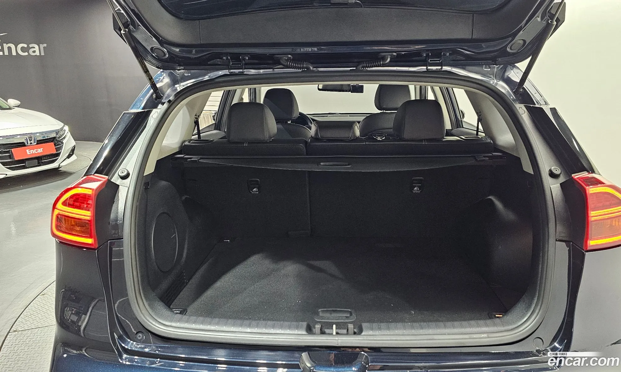 Kia Niro EV 2021 KNACB81GFNA112698 — 6