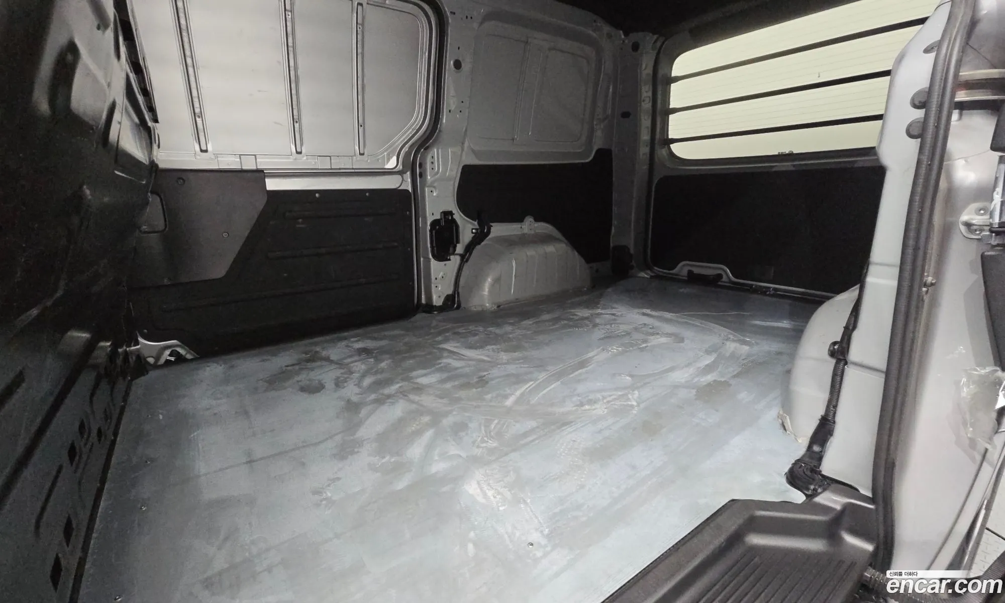 Hyundai Staria 2025 KMFYDX71BSC245125 — 7