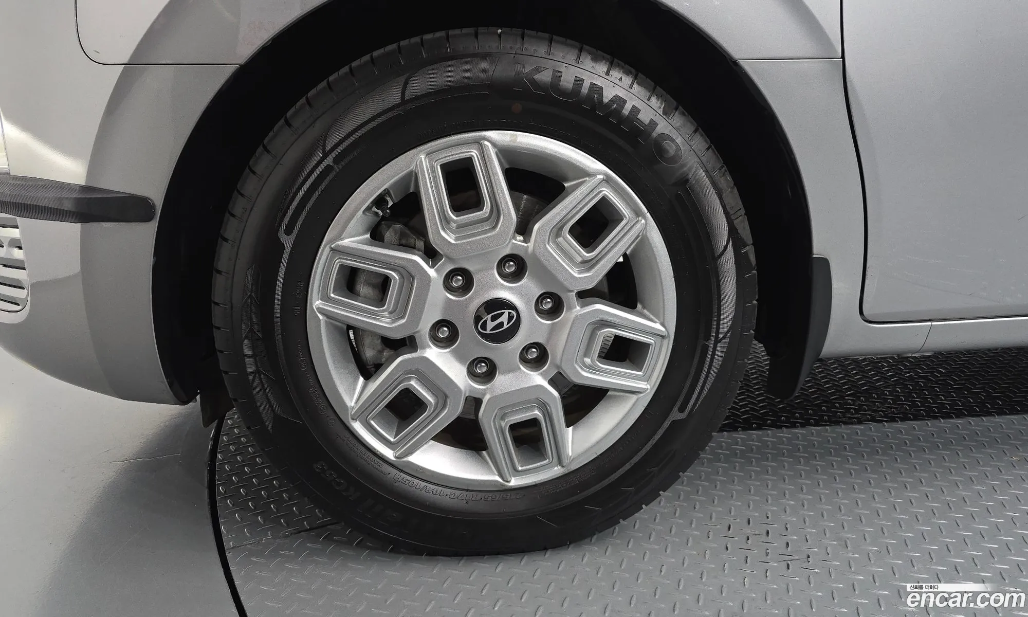 Hyundai Staria 2025 KMFYDX71BSC245125 — 31