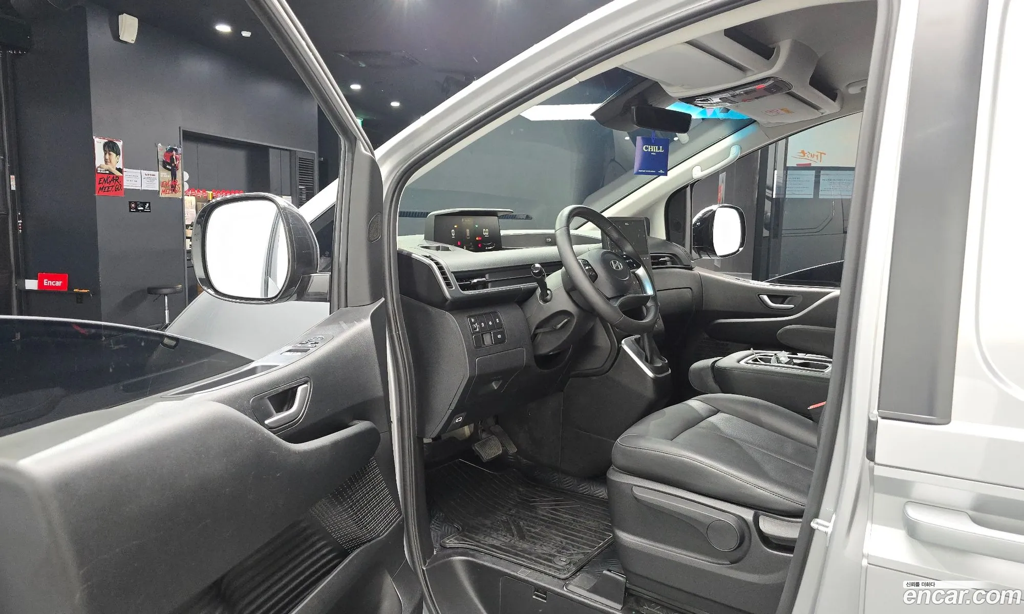 Hyundai Staria 2025 KMFYDX71BSC245125 — 25