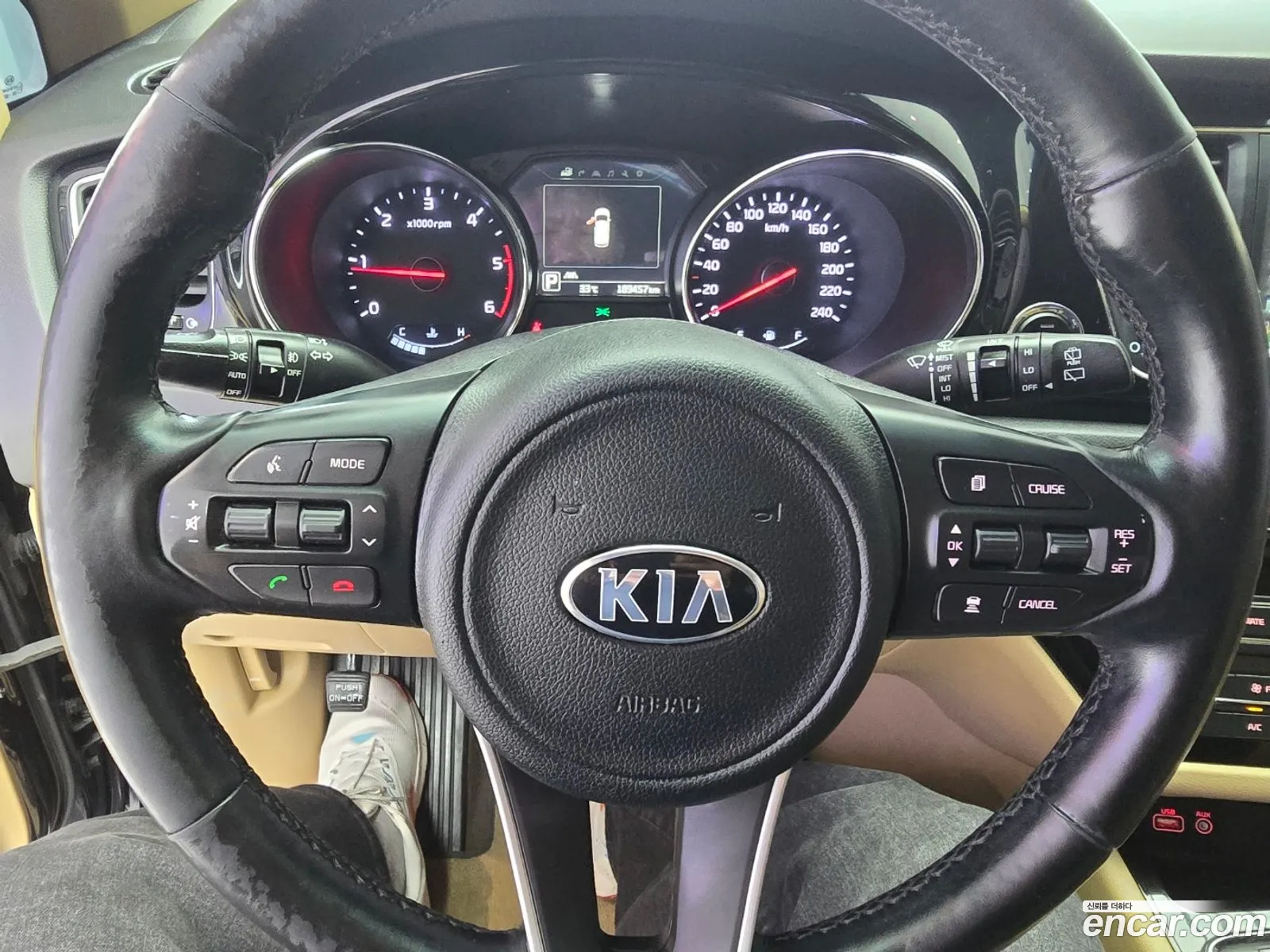 Kia Carnival 2017 — 17