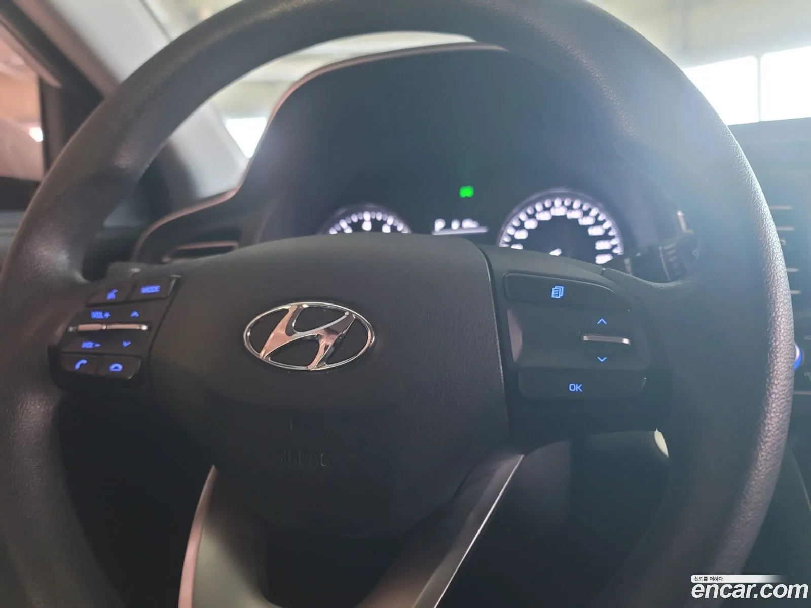 Hyundai Elantra AD 2019 — 16