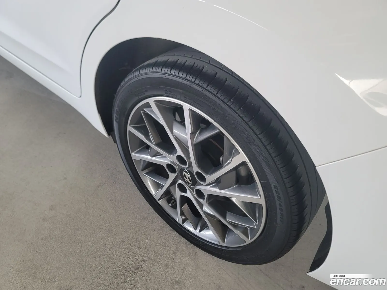 Hyundai Elantra AD 2019 — 11