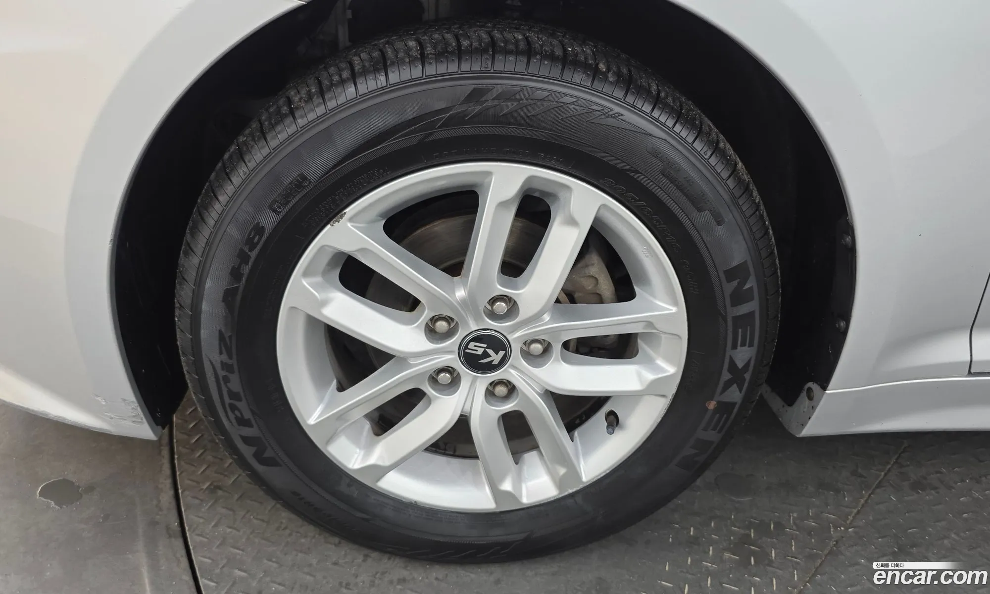 Kia K5 2010 KNAGN415BBA039976 — 2