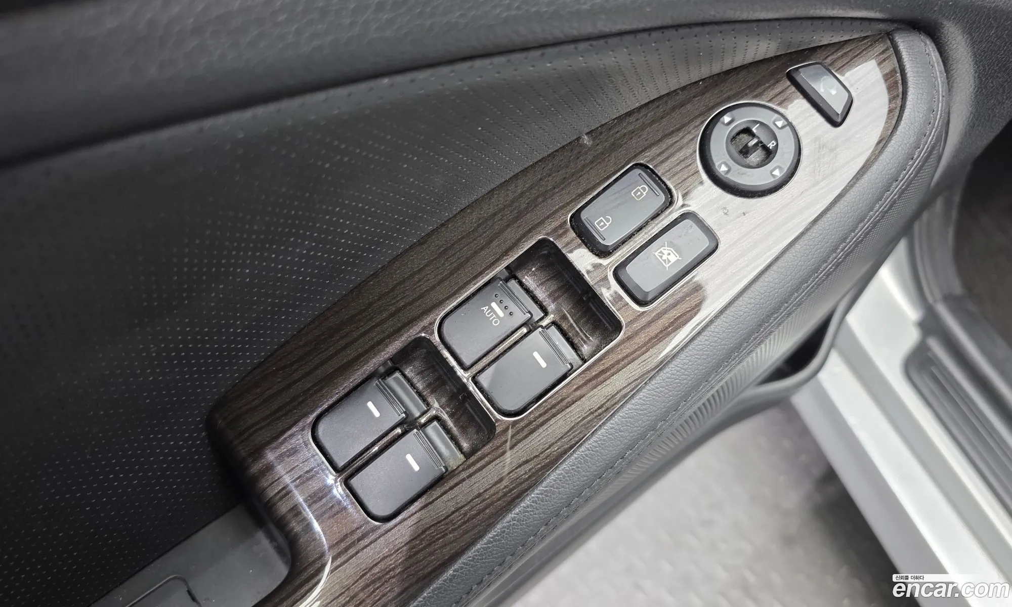 Kia K5 2010 KNAGN415BBA039976 — 4