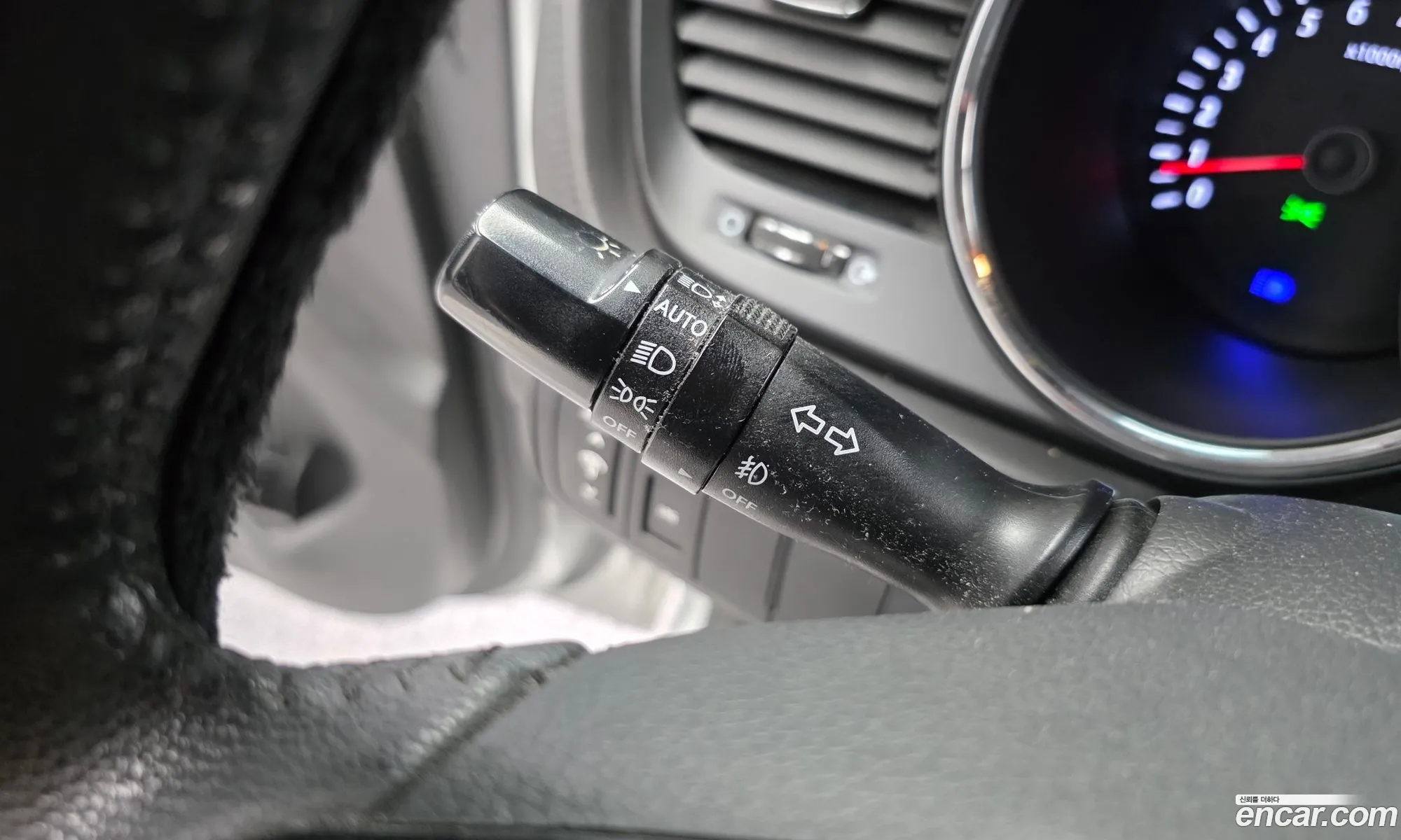 Kia K5 2010 KNAGN415BBA039976 — 17