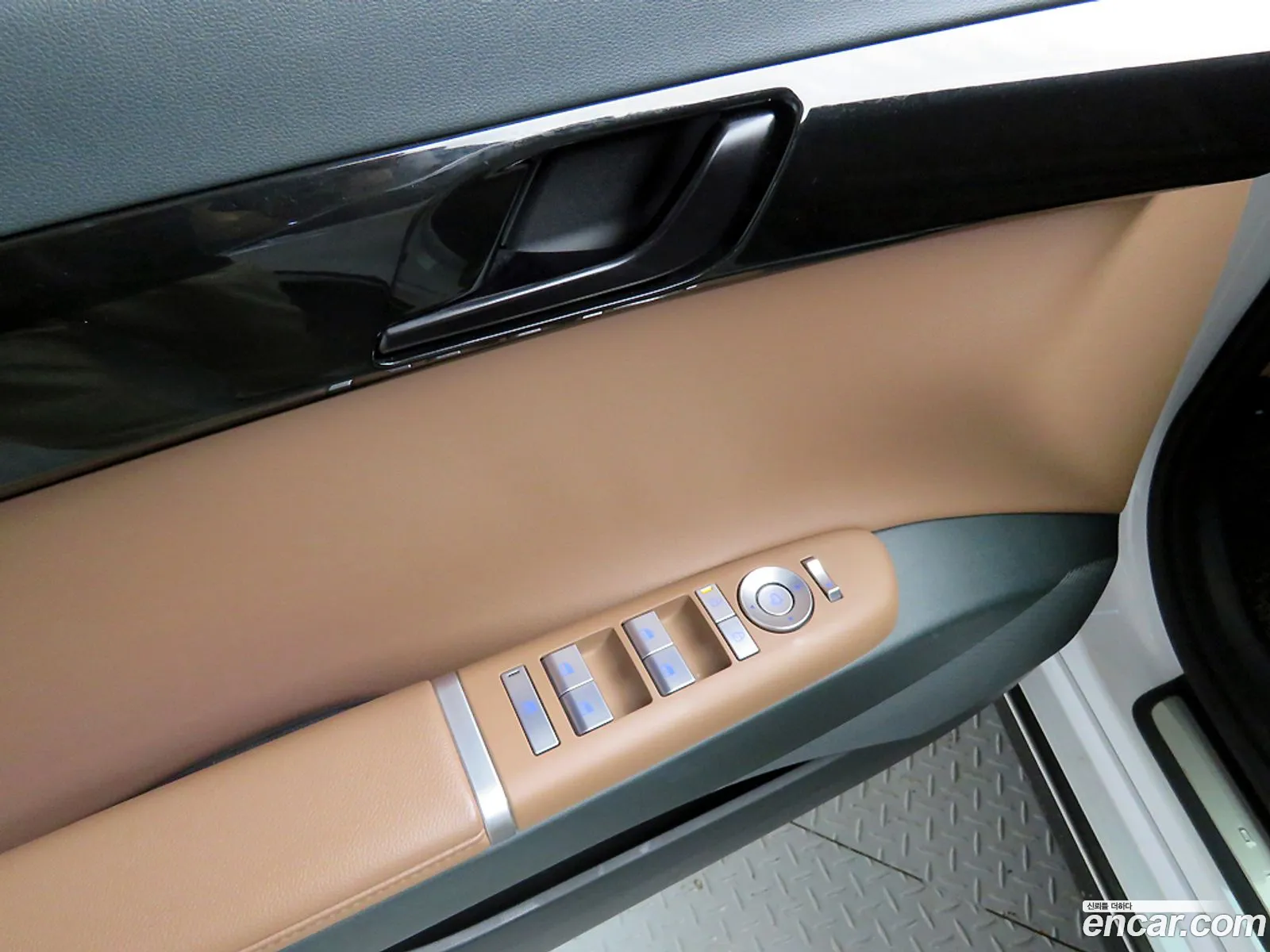 Hyundai Grandeur 2023 — 17