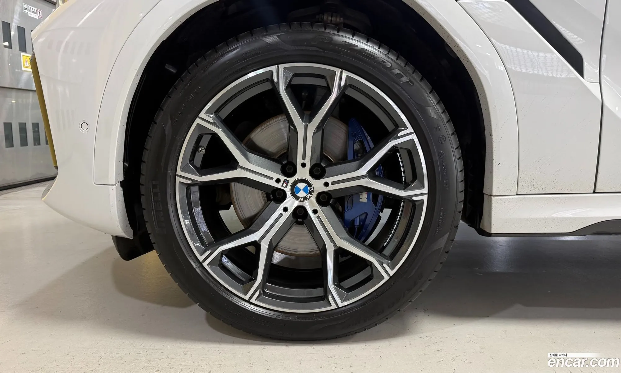 BMW X6 2023 — 12