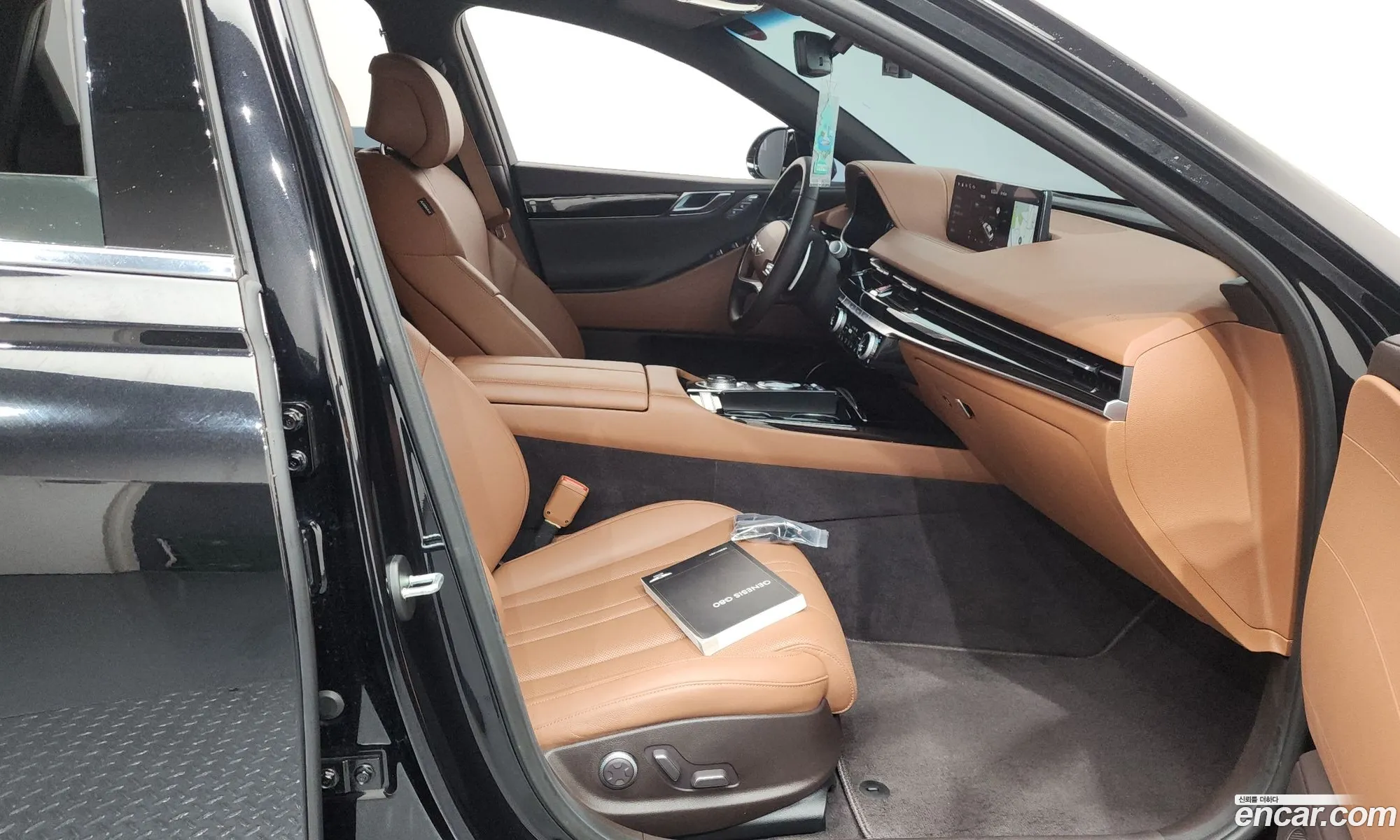 Genesis G80 2021 KMTGB41CBNU098145 — 4