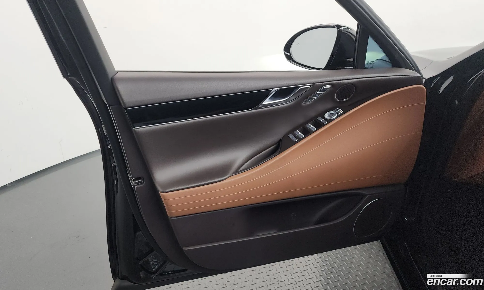 Genesis G80 2021 KMTGB41CBNU098145 — 9