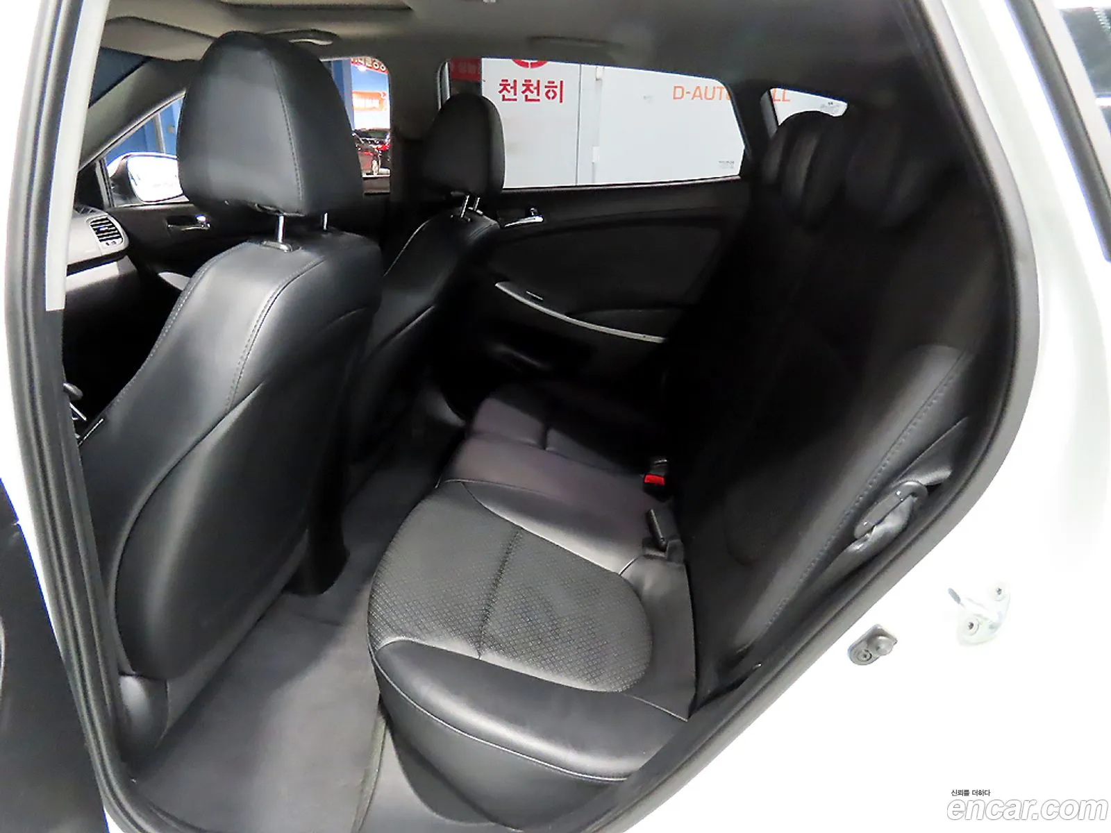 Hyundai Accent 2012 — 16